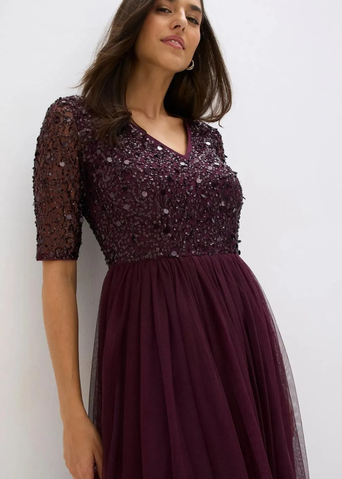 bonprix Kleider|Festliche Mode^Abendkleid aus zartem Tüll mit Paillettenstickerei weinrot