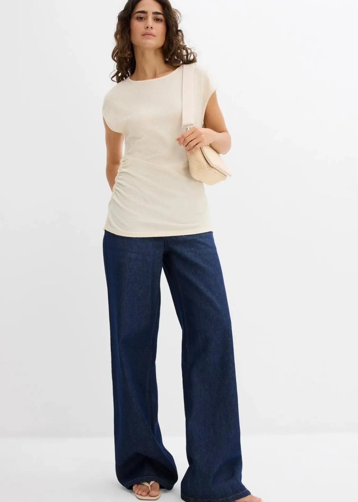 bonprix Shirts & Tops|Nachhaltigere Materialien^Asymmetrisches Top aus leichtem Crêpe natur