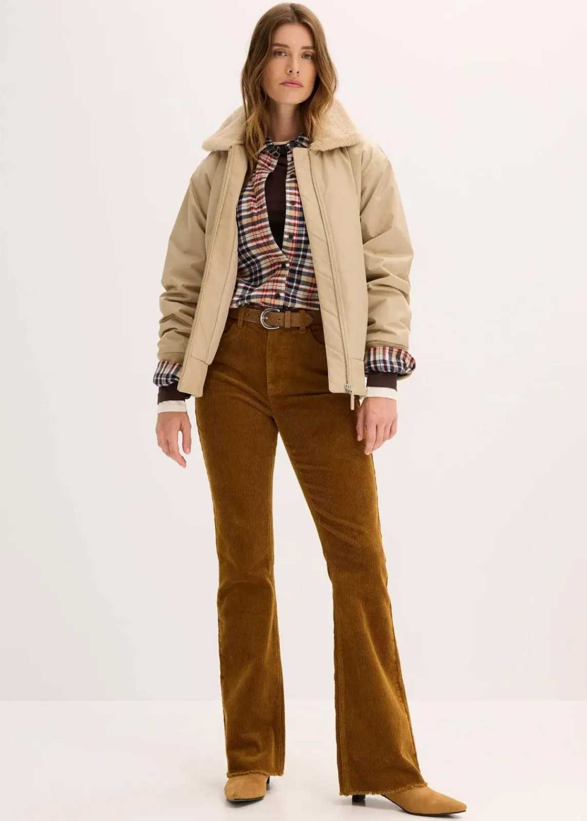 bonprix Hosen^Ausgestellte Cordhose cognac braun