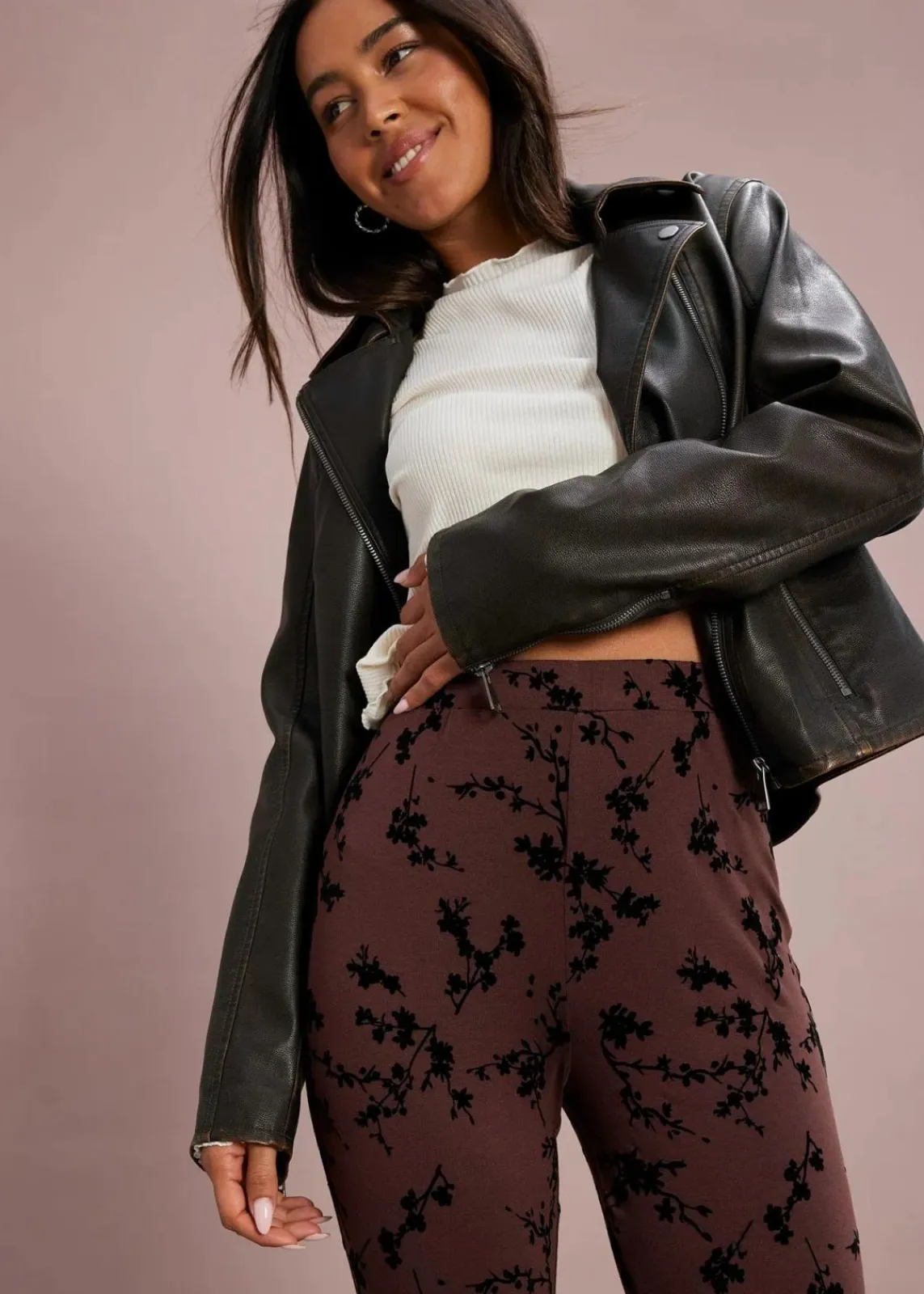 bonprix Bekleidung·Kleider|Hosen^Ausgestellte Leggings aus softer Viskose terrabraun/schwarz bedruckt