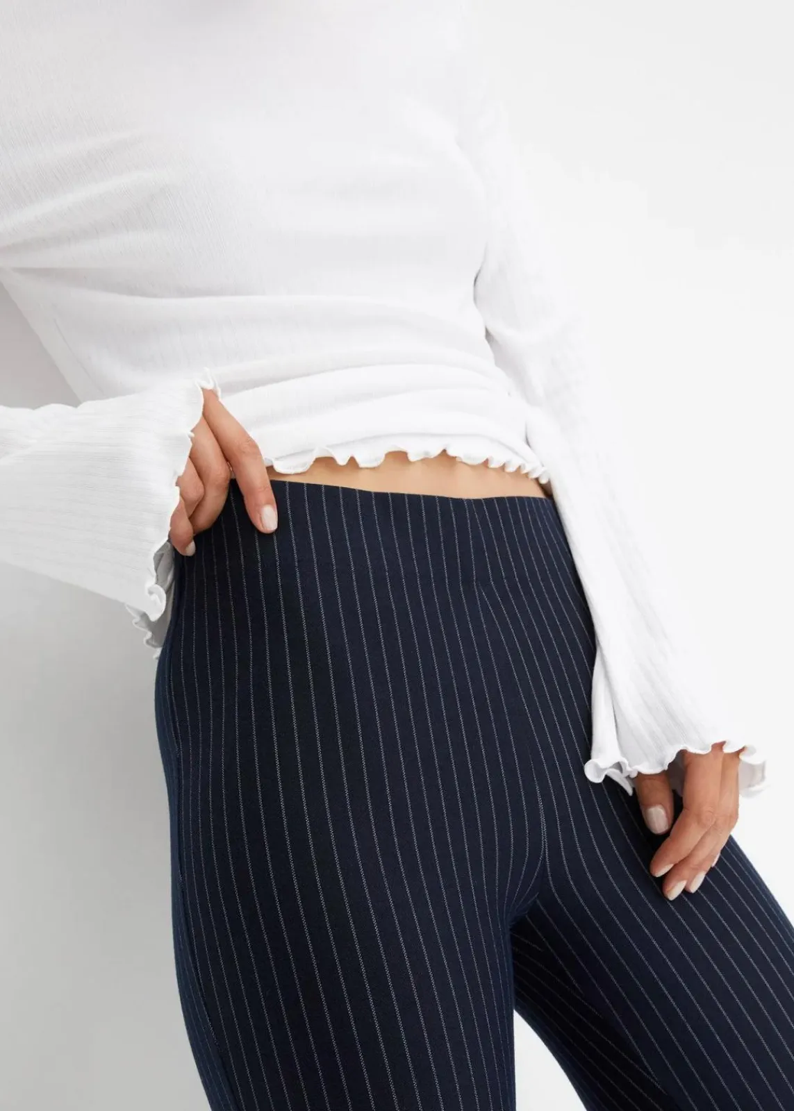 bonprix Bekleidung·Kleider^Ausgestellte Schlupfhose mit Nadelstreifen dunkelblau/wollweiß