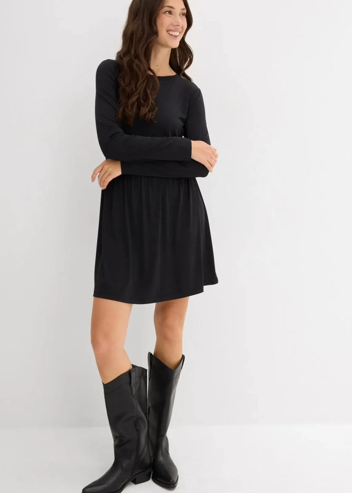 bonprix Nachhaltigere Materialien|Kleider^Ausgestelltes Shirtkleid schwarz