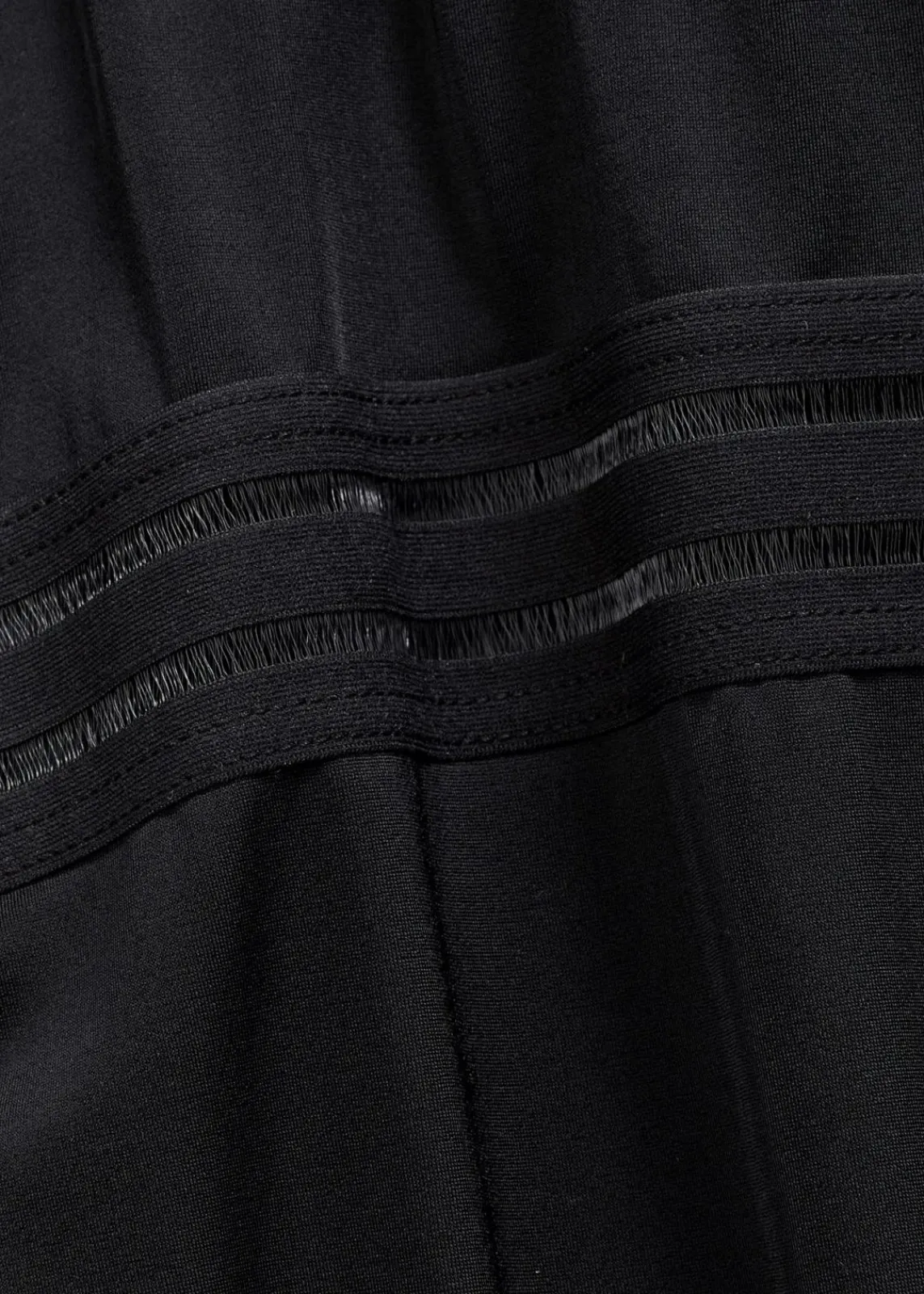 bonprix Nachhaltigere Materialien|Badeanzüge^Badeanzug mit transparentem Einsatz schwarz
