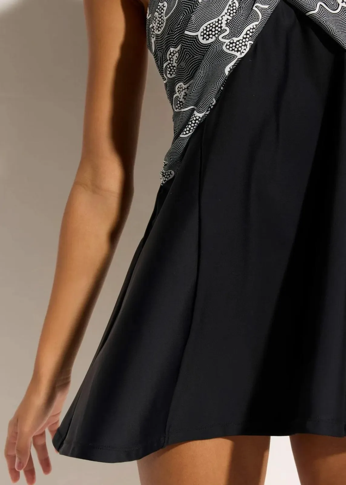 bonprix Nachhaltigere Materialien|Badekleider^Badekleid mit Wickel-Optik schwarz bedruckt