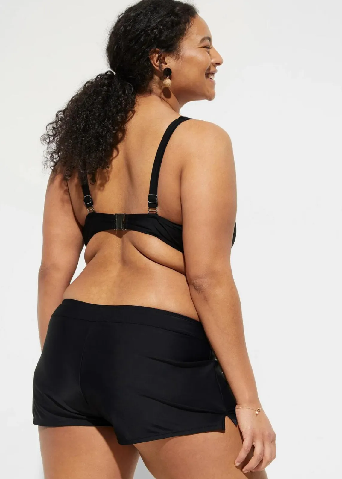 bonprix Nachhaltigere Materialien|Bedeckende Bademode^Badeshorts mit Innenslip schwarz