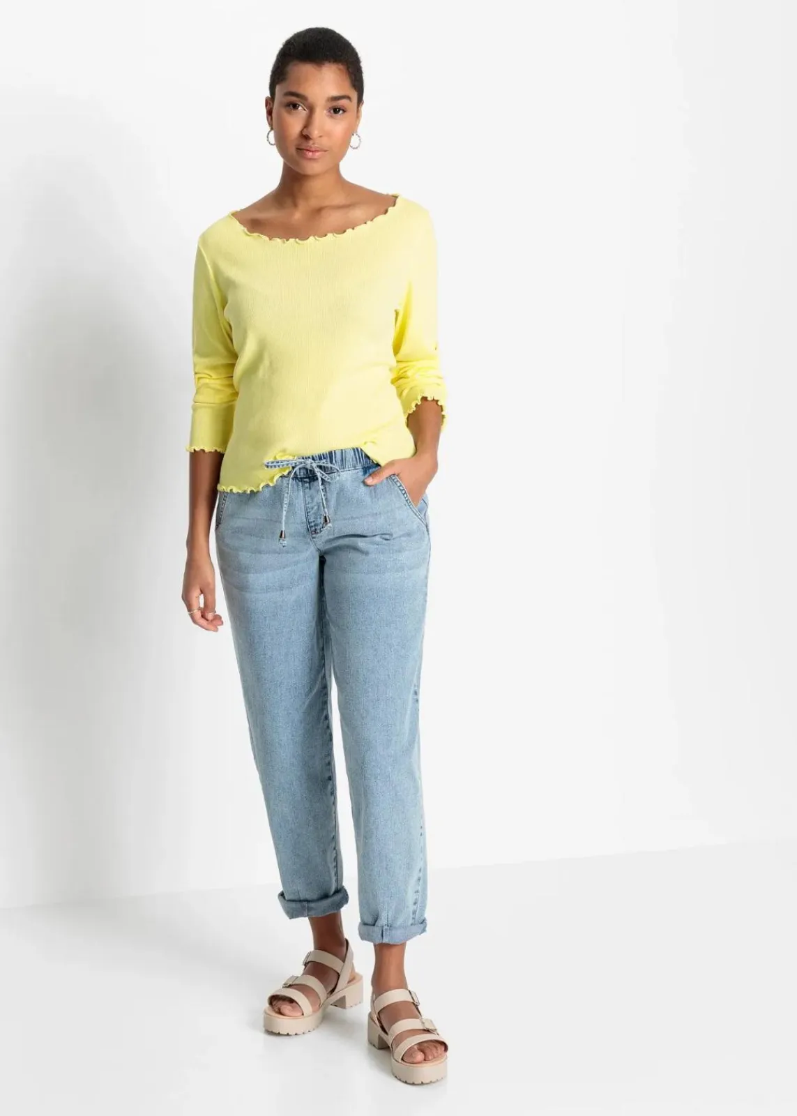bonprix Bekleidung·Shirts & Tops|Jeans^Barrel-Jeans, Mid Waist, Bequembund hellblau denim washed