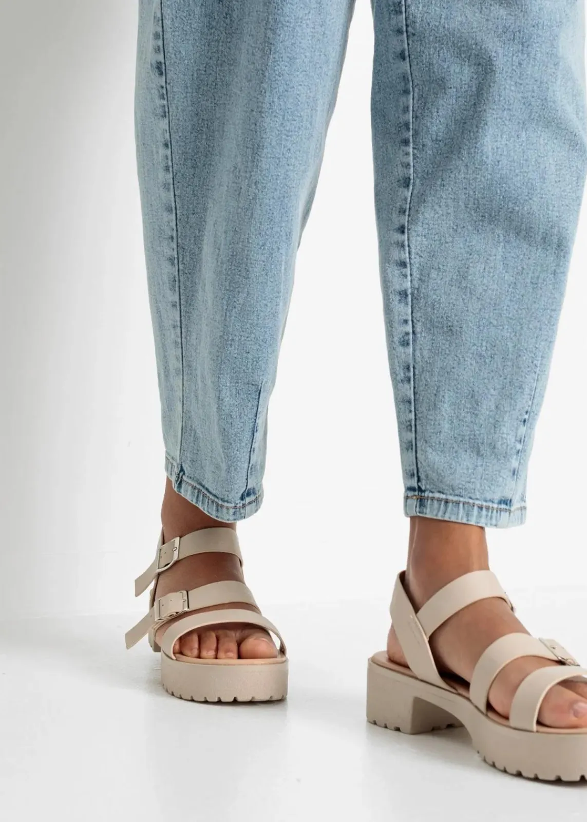 bonprix Bekleidung·Shirts & Tops|Jeans^Barrel-Jeans, Mid Waist, Bequembund hellblau denim washed