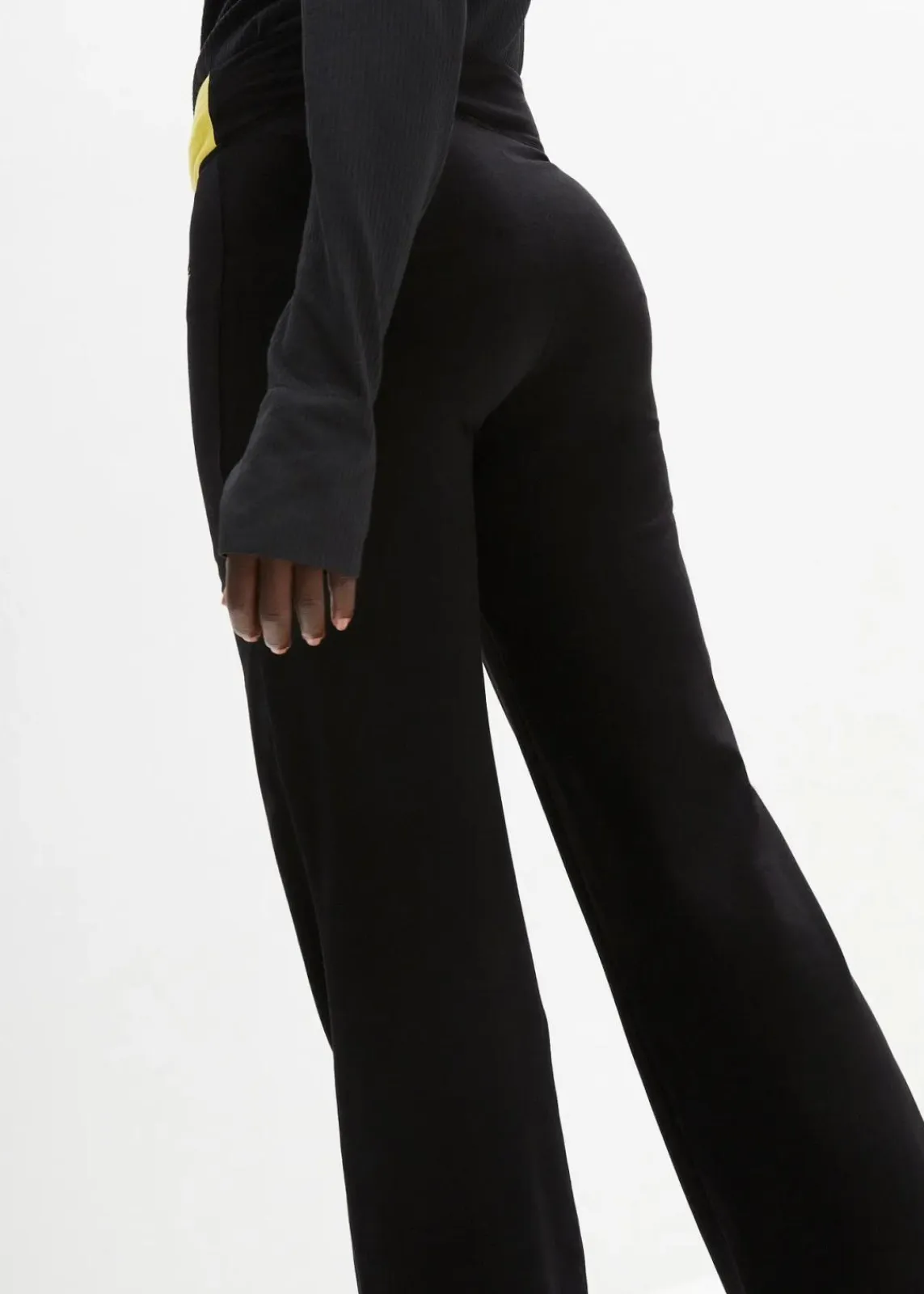 bonprix Hosen|Sportbekleidung^Baumwoll Sporthose mit Stretch, Bootcut schwarz/zitronengelb