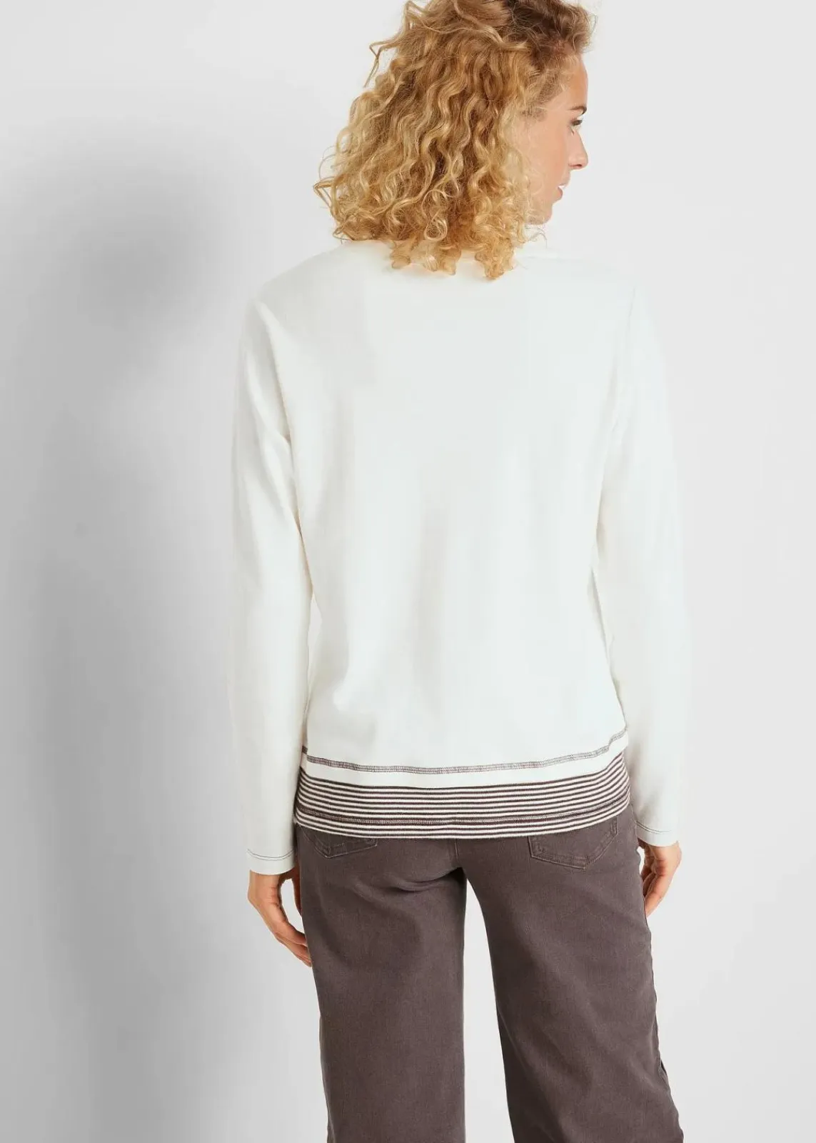 bonprix Shirts & Tops|Nachhaltigere Materialien^Baumwoll-Langarmshirt, 2 in 1-Optik wollweiß/dunkelbraun gestreift