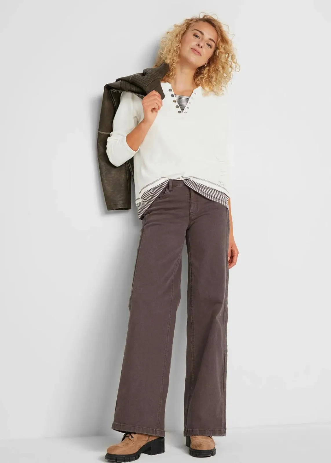 bonprix Shirts & Tops|Nachhaltigere Materialien^Baumwoll-Langarmshirt, 2 in 1-Optik wollweiß/dunkelbraun gestreift