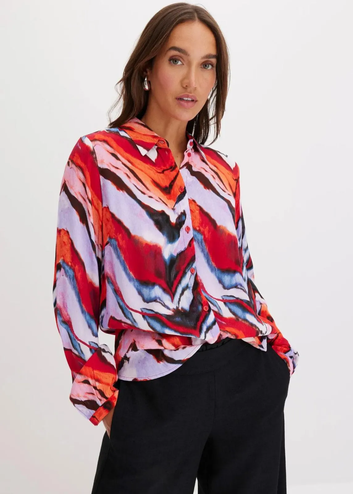 bonprix Bekleidung·Jacken & Mäntel|Nachhaltigere Materialien^bedruckte Bluse lila/schwarz/rot bedruckt