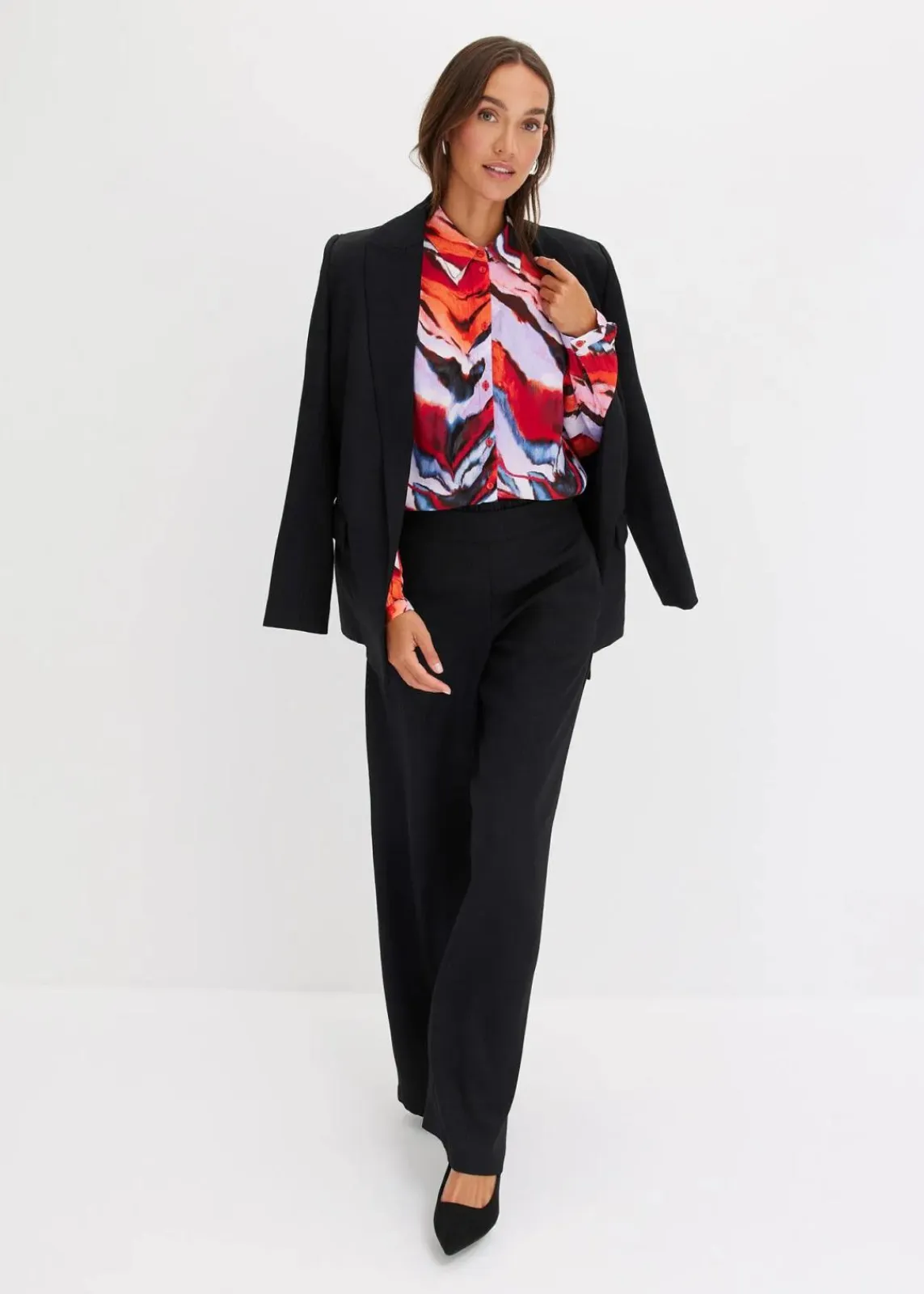 bonprix Bekleidung·Jacken & Mäntel|Nachhaltigere Materialien^bedruckte Bluse lila/schwarz/rot bedruckt