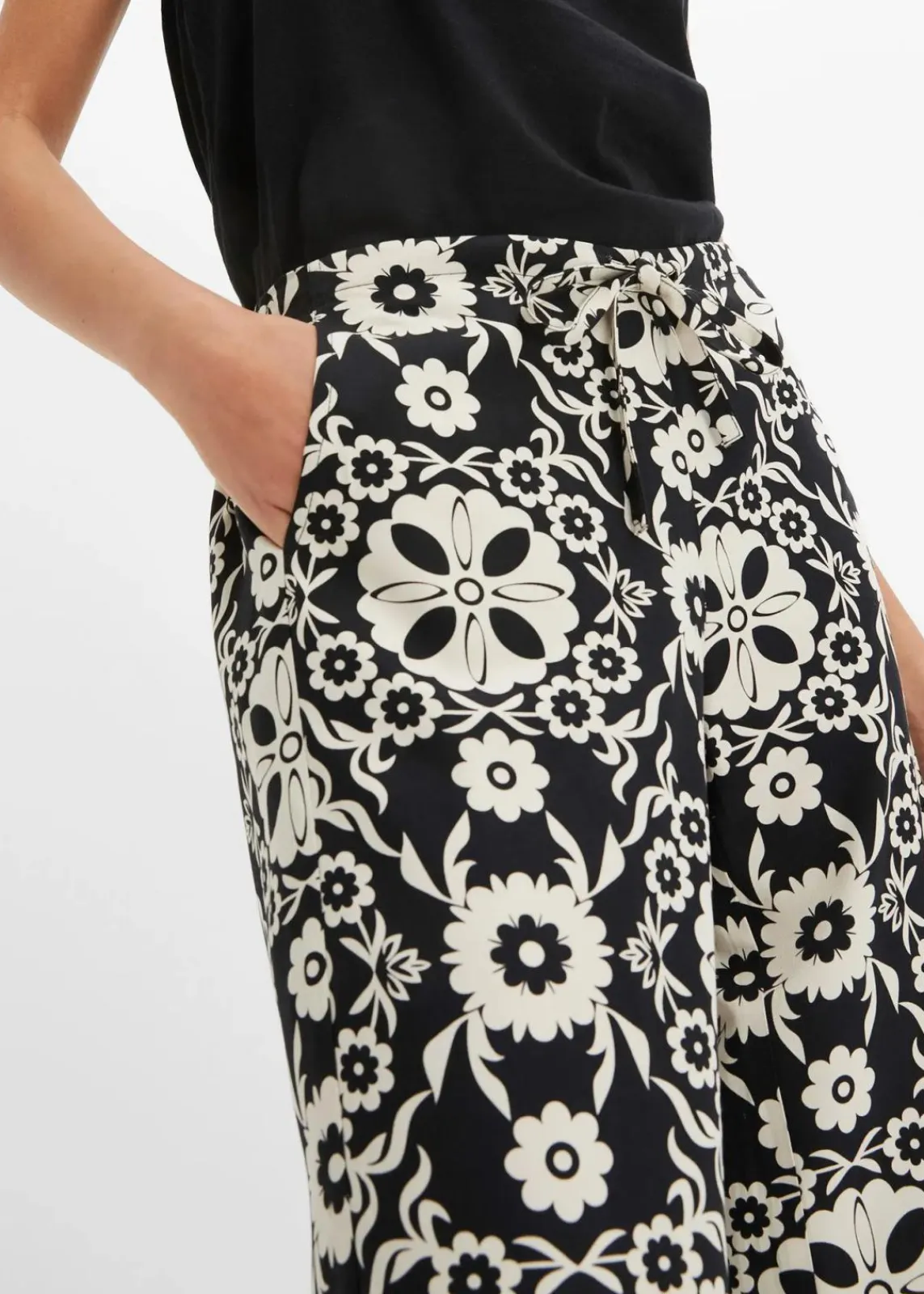bonprix Bekleidung·Kleider|Hosen^bedruckte Schlupfhose schwarz/kieselbeige bedruckt