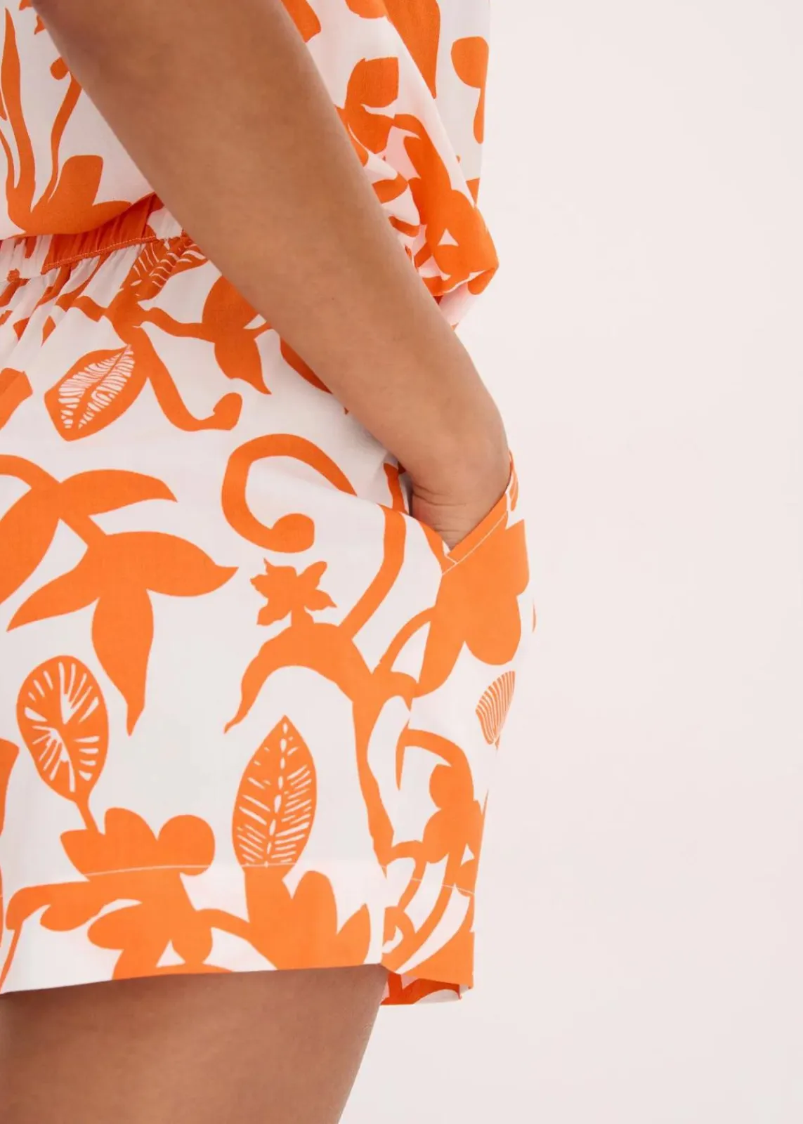 bonprix Bekleidung·Outdoorbekleidung|Bekleidung·Kleider^bedruckte Shorts aus fließender Viskose wollweiß/mango floral