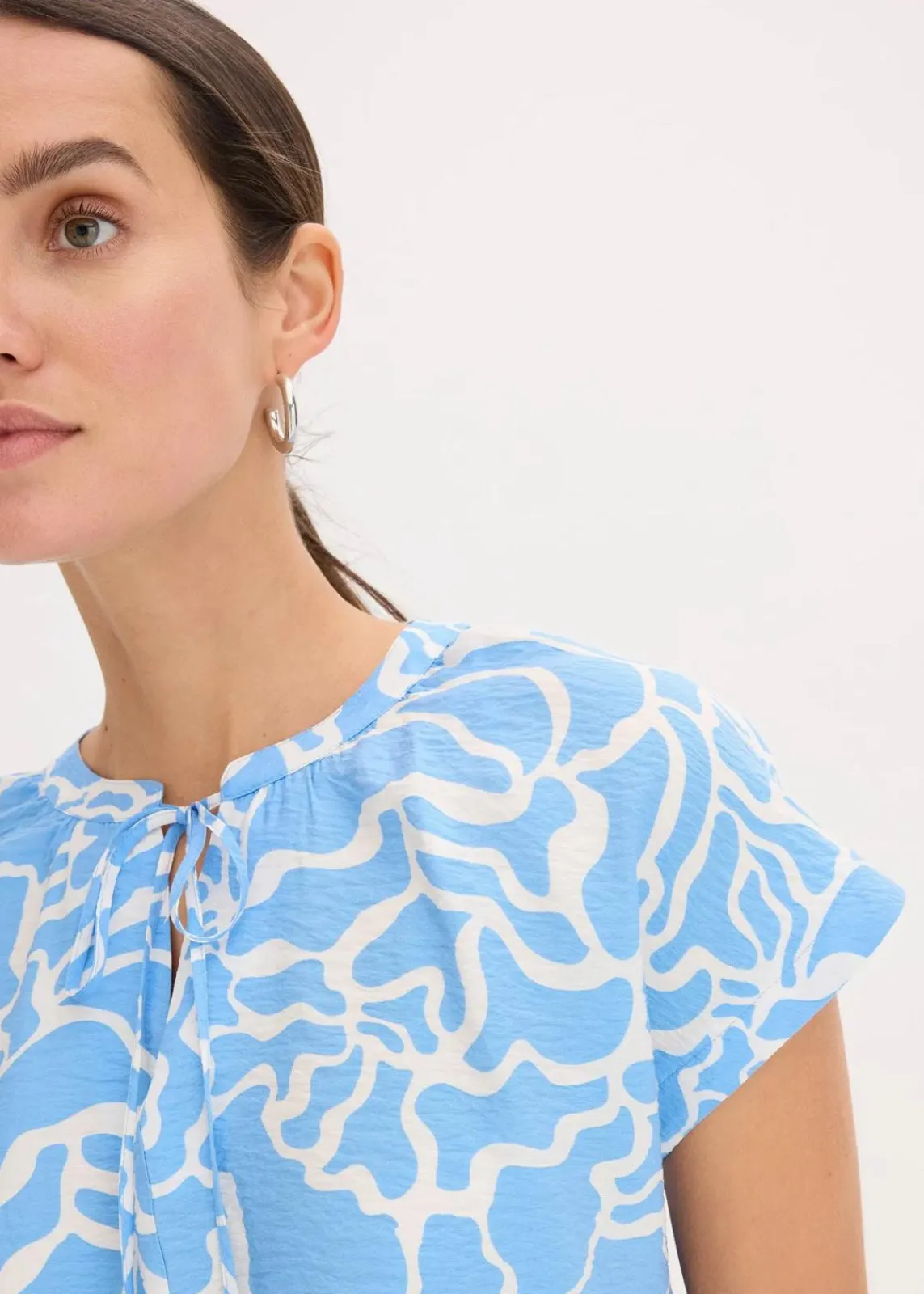 bonprix Bekleidung·Jacken & Mäntel|Blusen & Tuniken^bedruckte Tunikabluse blau/weiß bedruckt