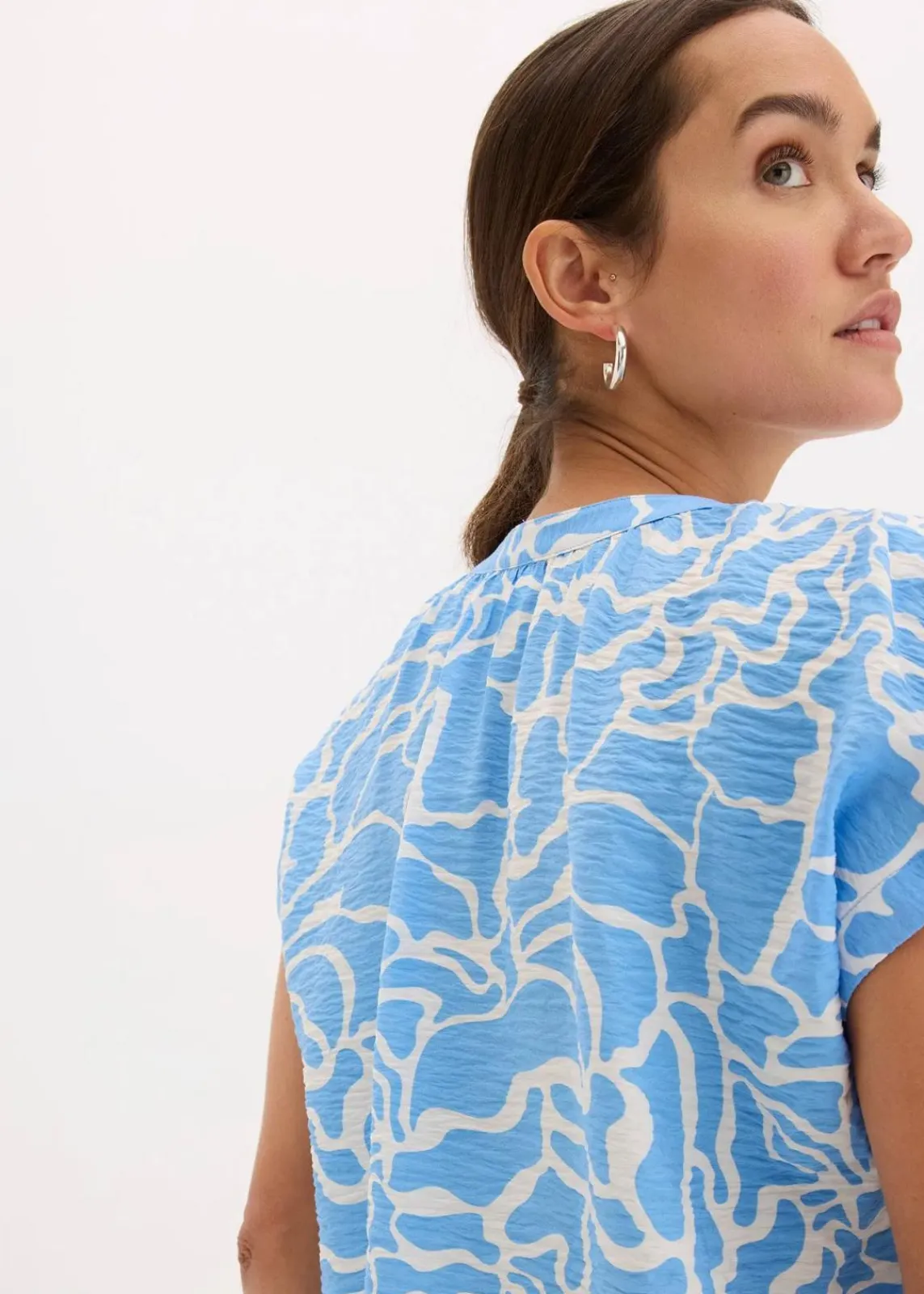 bonprix Bekleidung·Jacken & Mäntel|Blusen & Tuniken^bedruckte Tunikabluse blau/weiß bedruckt