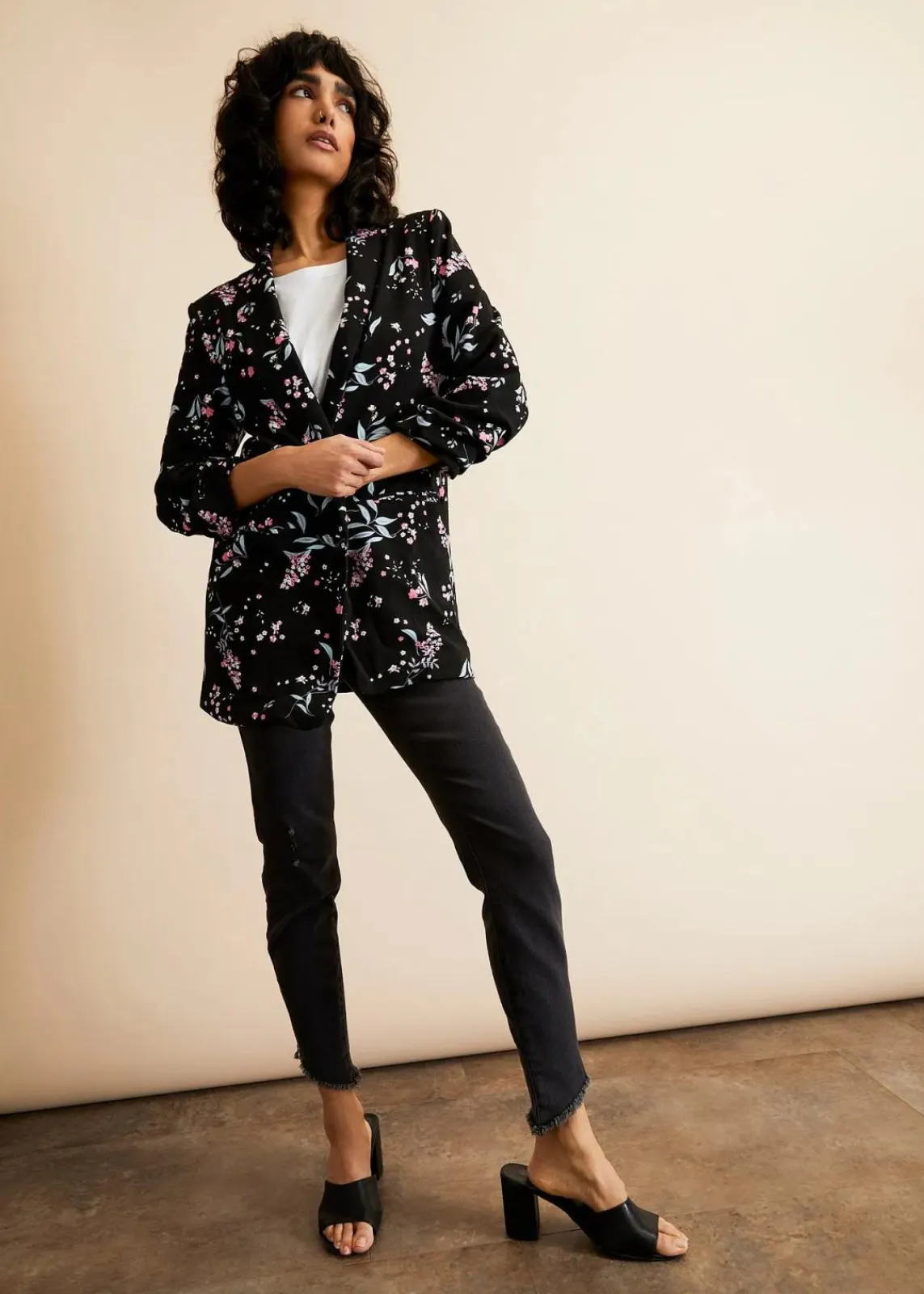 bonprix Blazer|Bekleidung·Basics^Bedruckter Longblazer schwarz geblümt