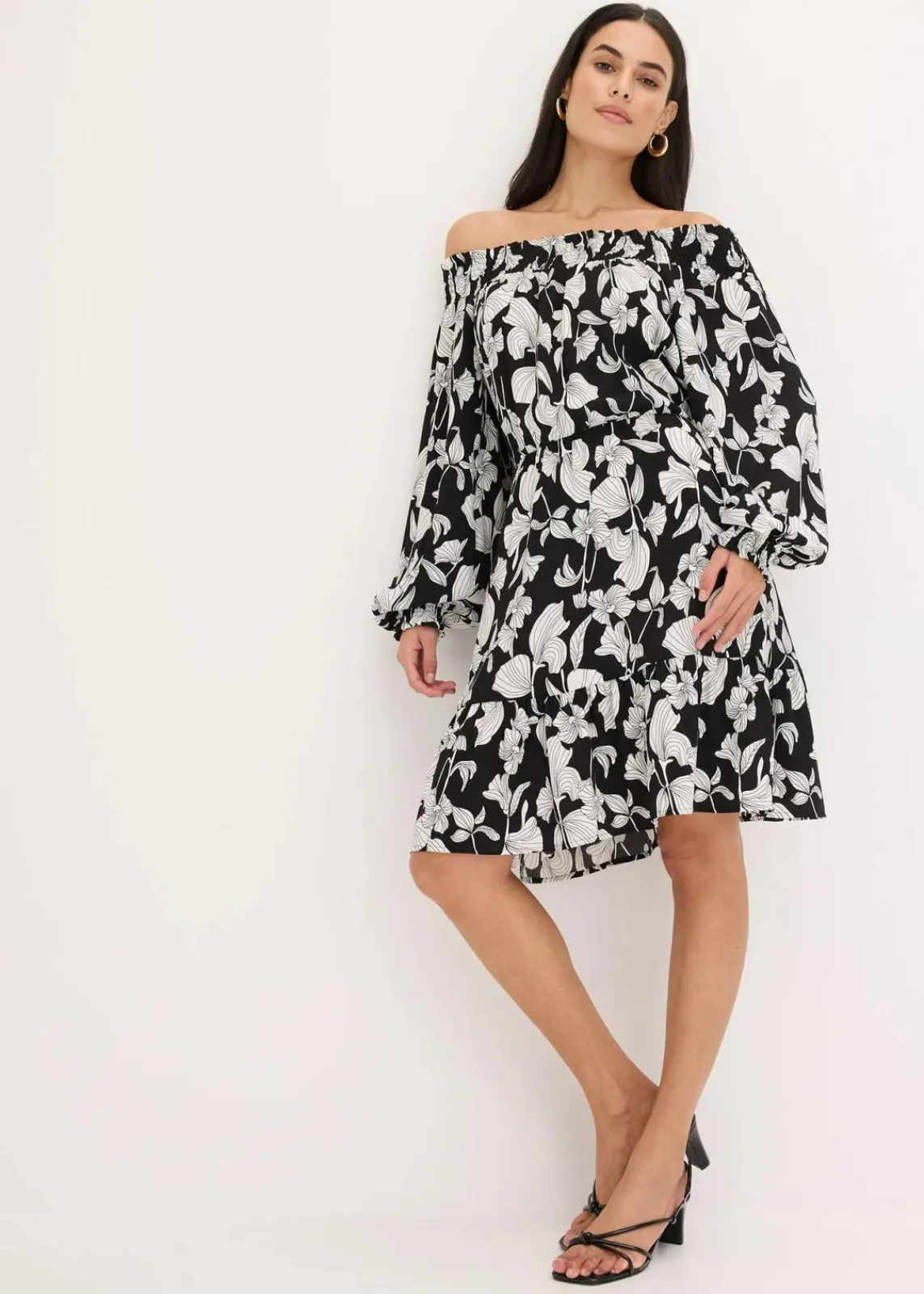 bonprix Nachhaltigere Materialien|Kleider^bedrucktes Carmen-Kleid schwarz/weiß floral