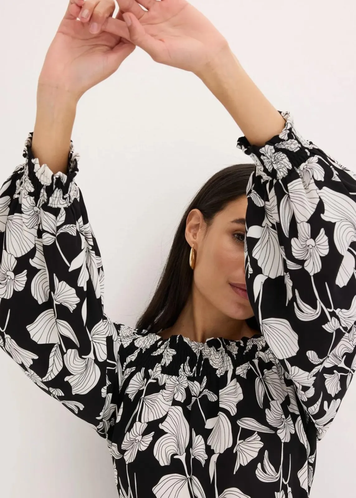 bonprix Nachhaltigere Materialien|Kleider^bedrucktes Carmen-Kleid schwarz/weiß floral