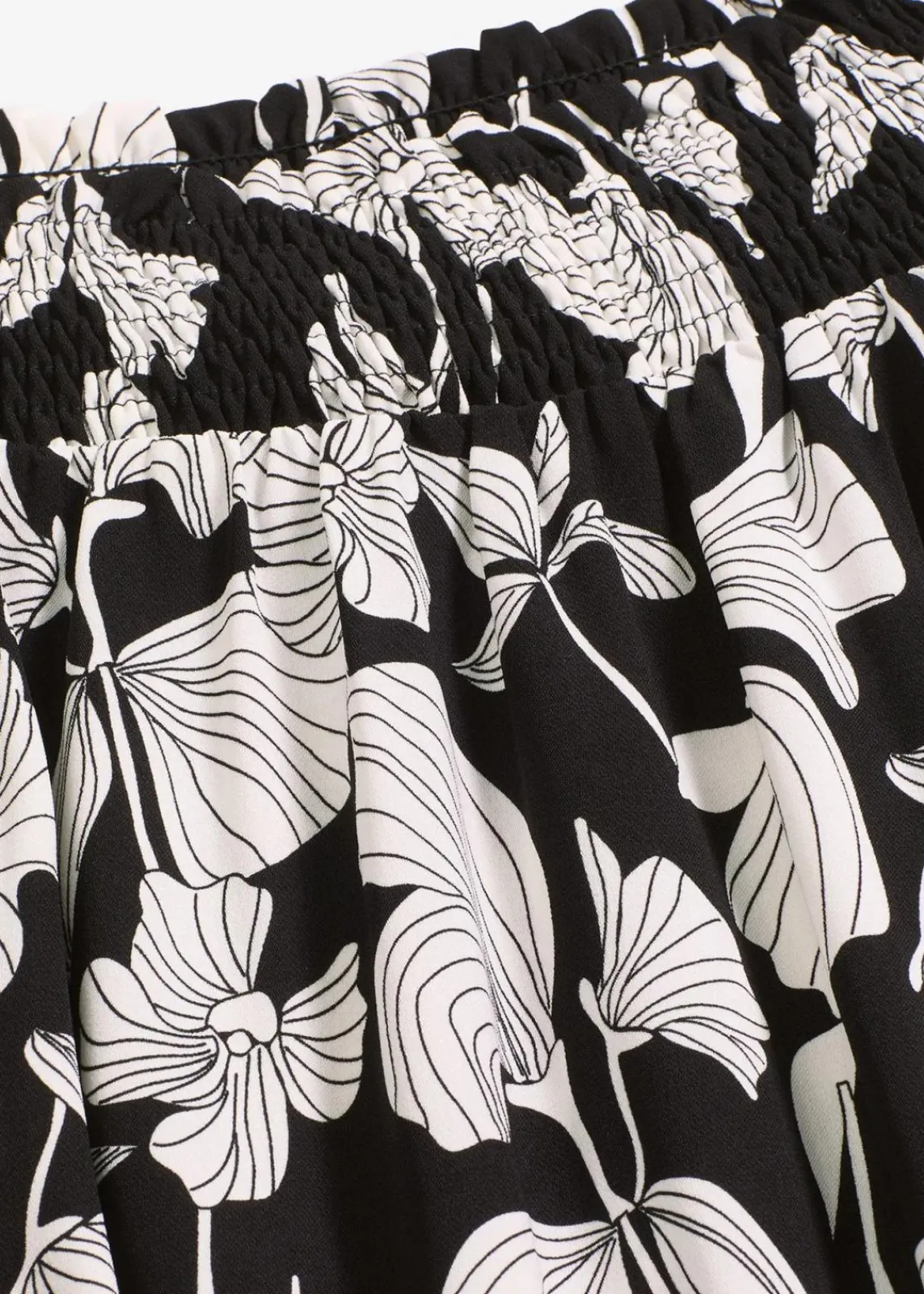 bonprix Nachhaltigere Materialien|Kleider^bedrucktes Carmen-Kleid schwarz/weiß floral