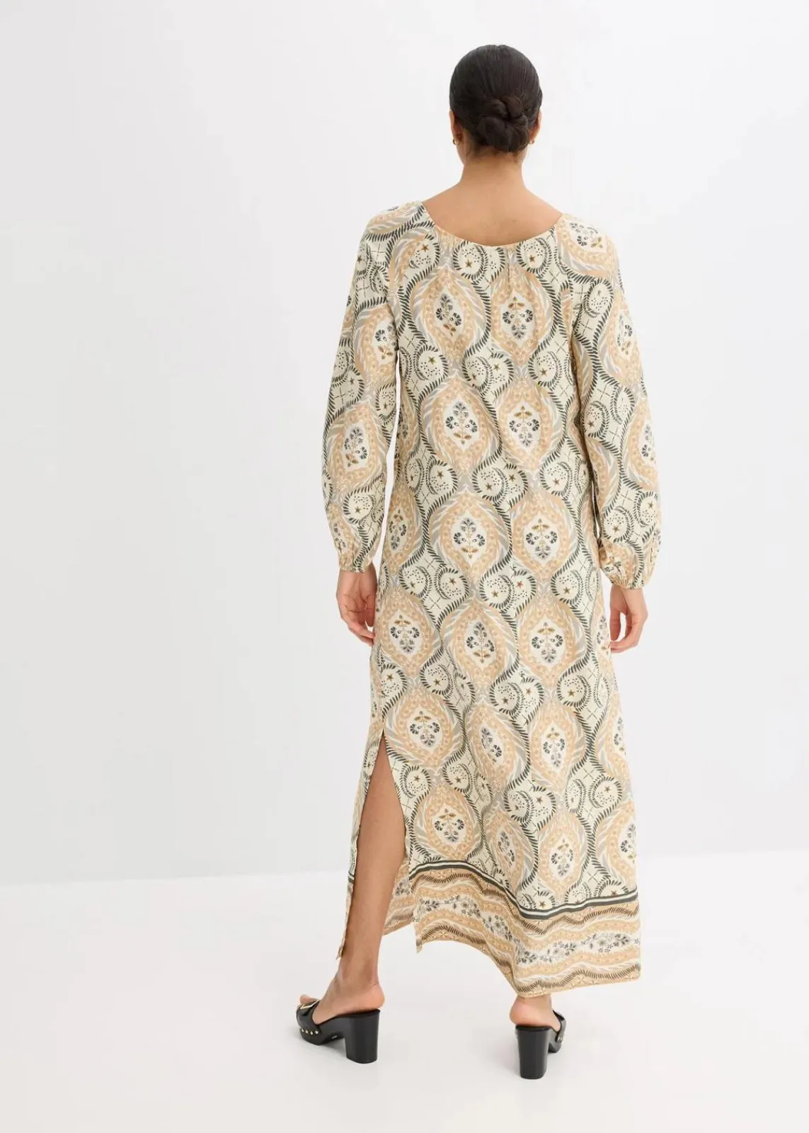 bonprix Bekleidung·Pullover & Strickjacken|Nachhaltigere Materialien^bedrucktes Kaftan-Kleid aus fließender Viskose sand bedruckt