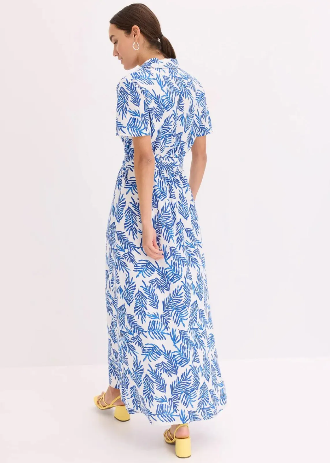 bonprix Nachhaltigere Materialien|Kleider^bedrucktes Maxikleid aus fließender Viskose weiß/blau floral