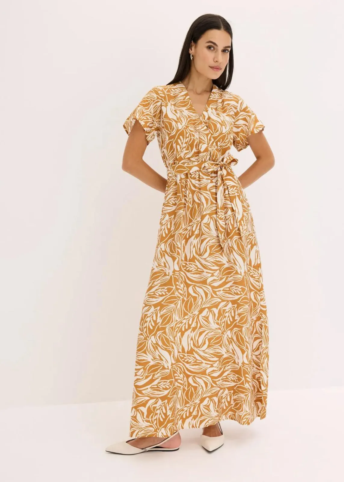 bonprix Nachhaltigere Materialien|Kleider^bedrucktes Maxikleid aus Viskose-Mix wollweiß/hellbraun floral