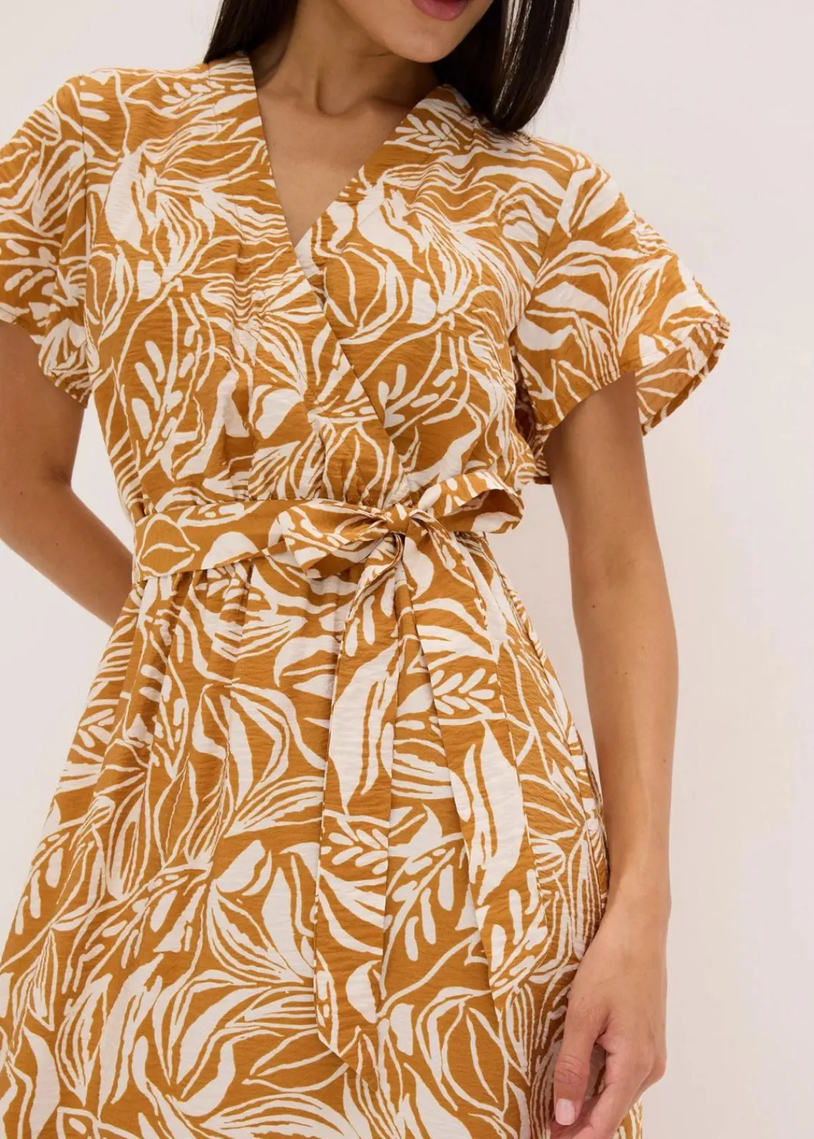 bonprix Nachhaltigere Materialien|Kleider^bedrucktes Maxikleid aus Viskose-Mix wollweiß/hellbraun floral