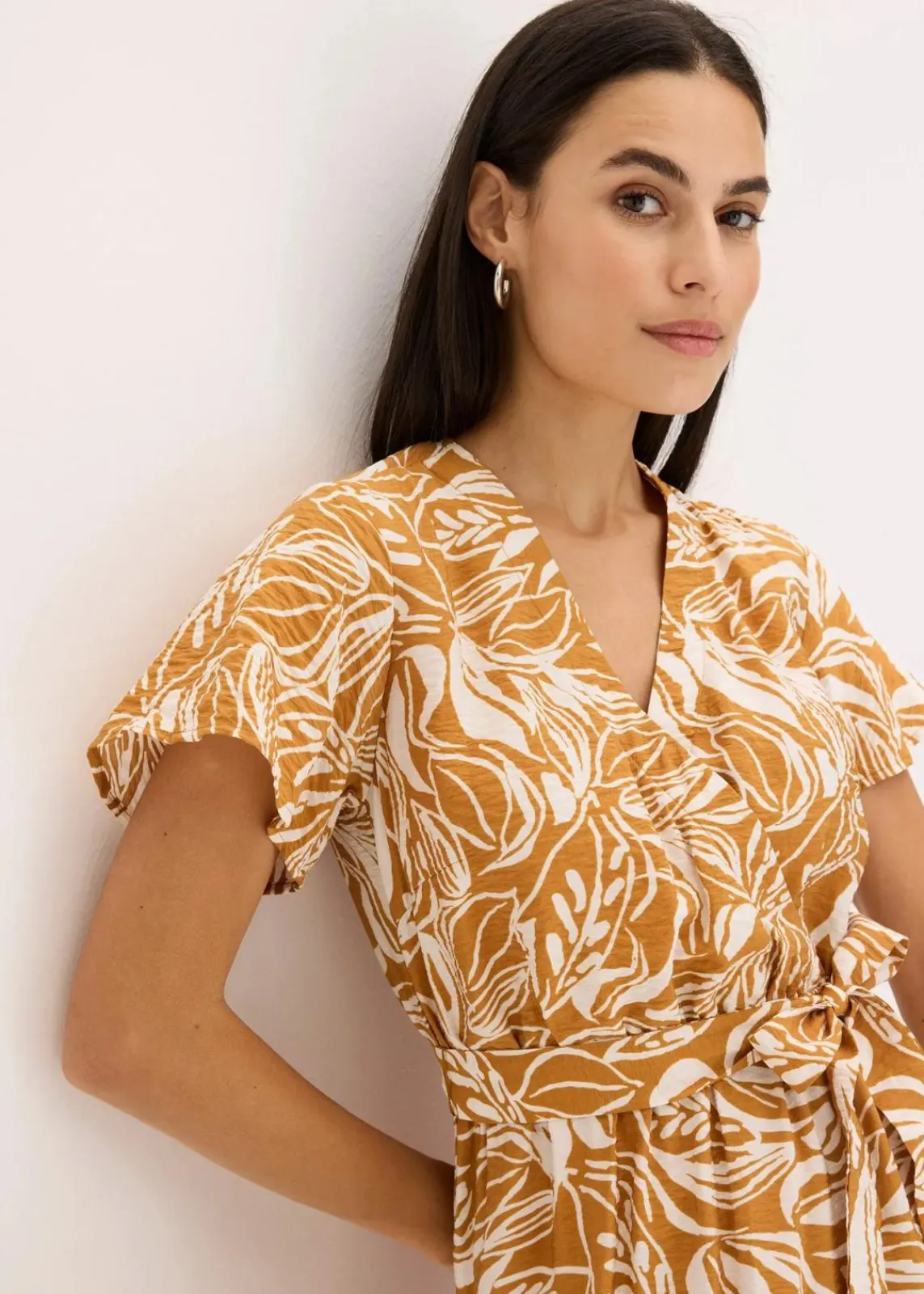 bonprix Nachhaltigere Materialien|Kleider^bedrucktes Maxikleid aus Viskose-Mix wollweiß/hellbraun floral