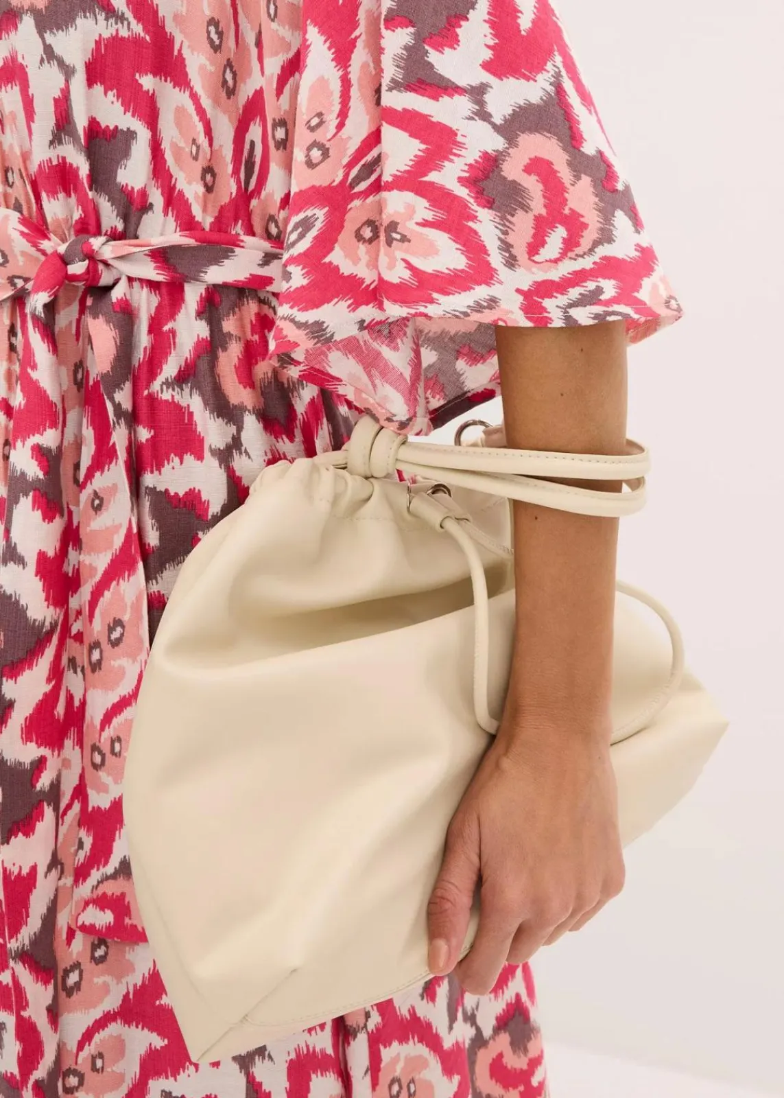 bonprix Kleider^bedrucktes Midikleid aus Viskose-Mix pink floral