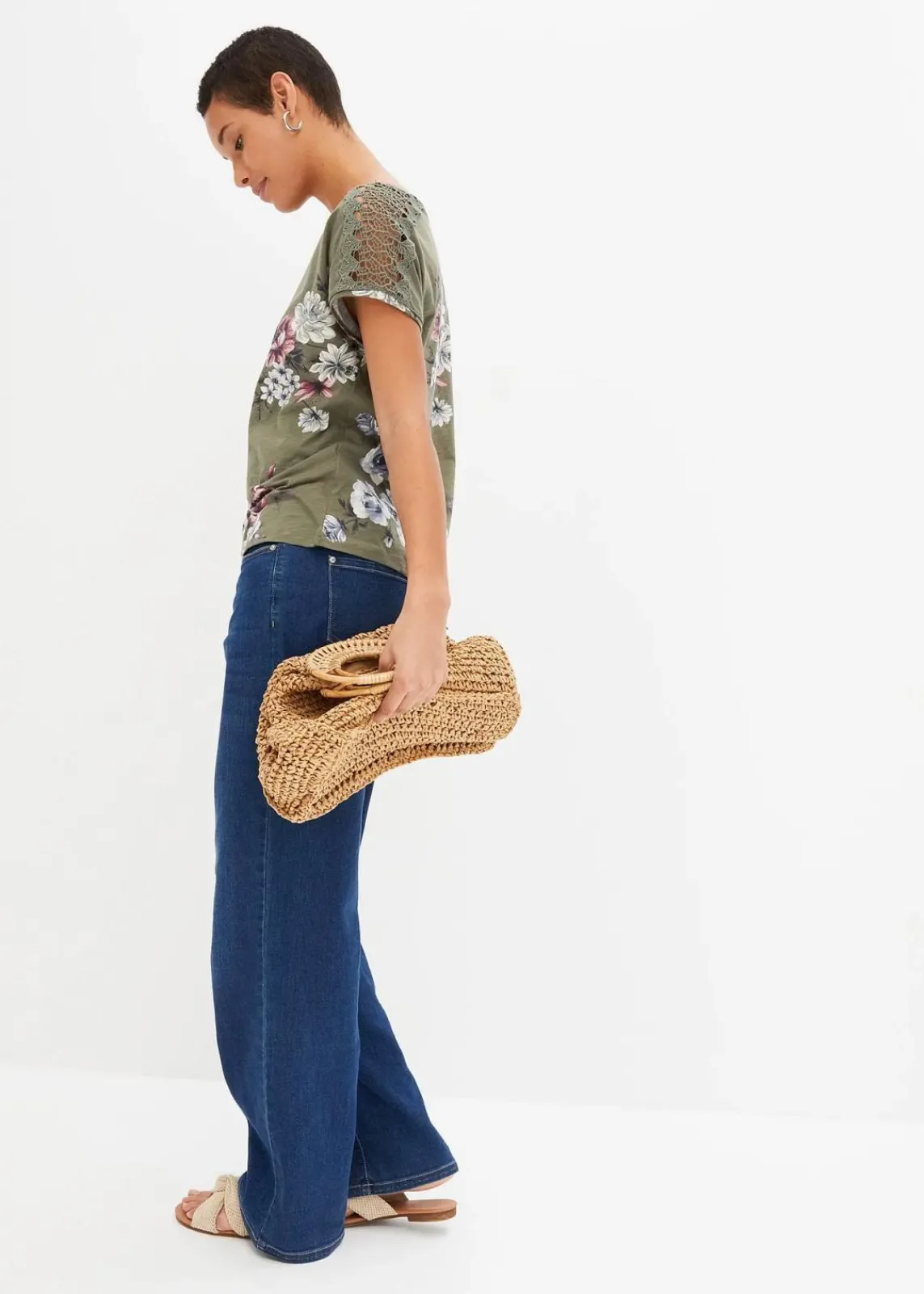 bonprix Shirts & Tops^Bedrucktes Shirt mit Spitze oliv geblümt