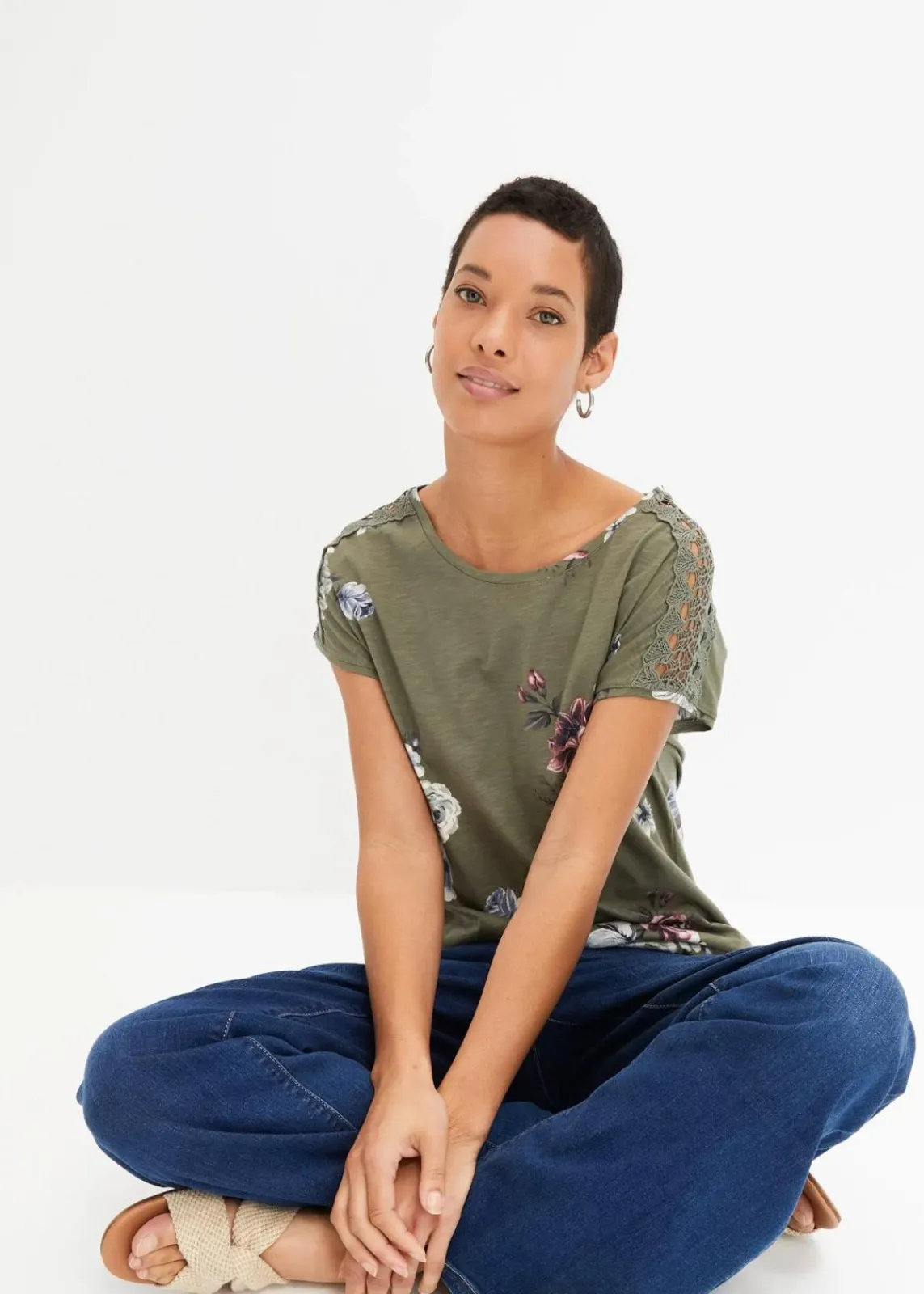 bonprix Shirts & Tops^Bedrucktes Shirt mit Spitze oliv geblümt