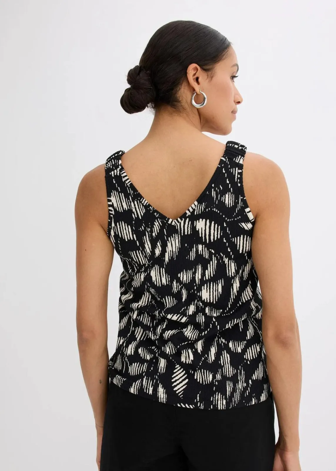 bonprix Shirts & Tops^bedrucktes Top aus strukturiertem Jersey schwarz/weiß floral