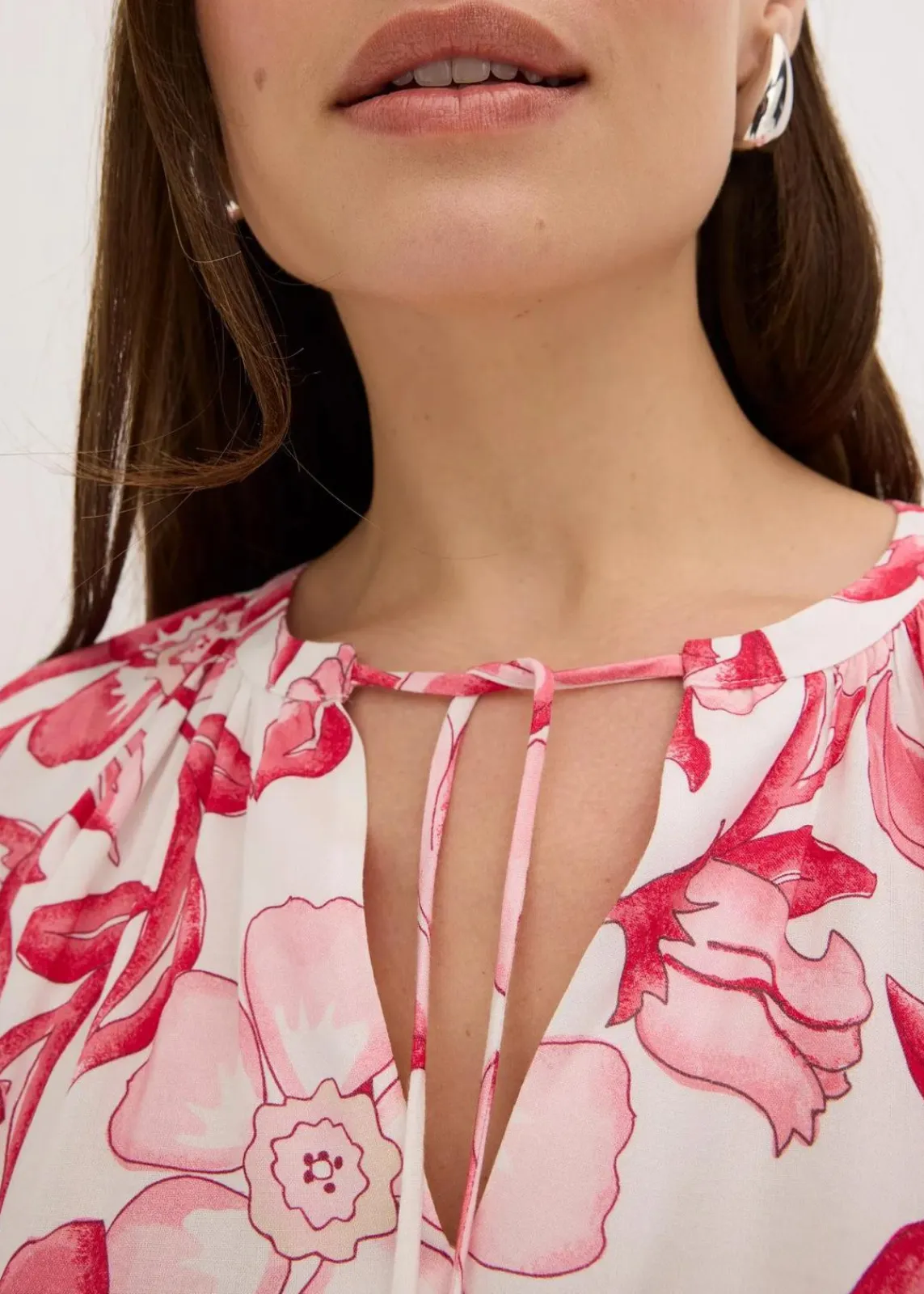 bonprix Bekleidung·Pullover & Strickjacken|Nachhaltigere Materialien^bedrucktes Tunika-Kleid aus fließender Viskose wollweiß/pink floral