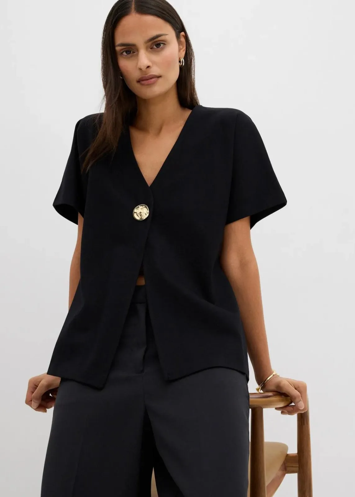 bonprix Bekleidung·Blusen & Tuniken|Bekleidung·Hosen^Bequeme Weste mit Zierknopf aus Punto di Roma schwarz