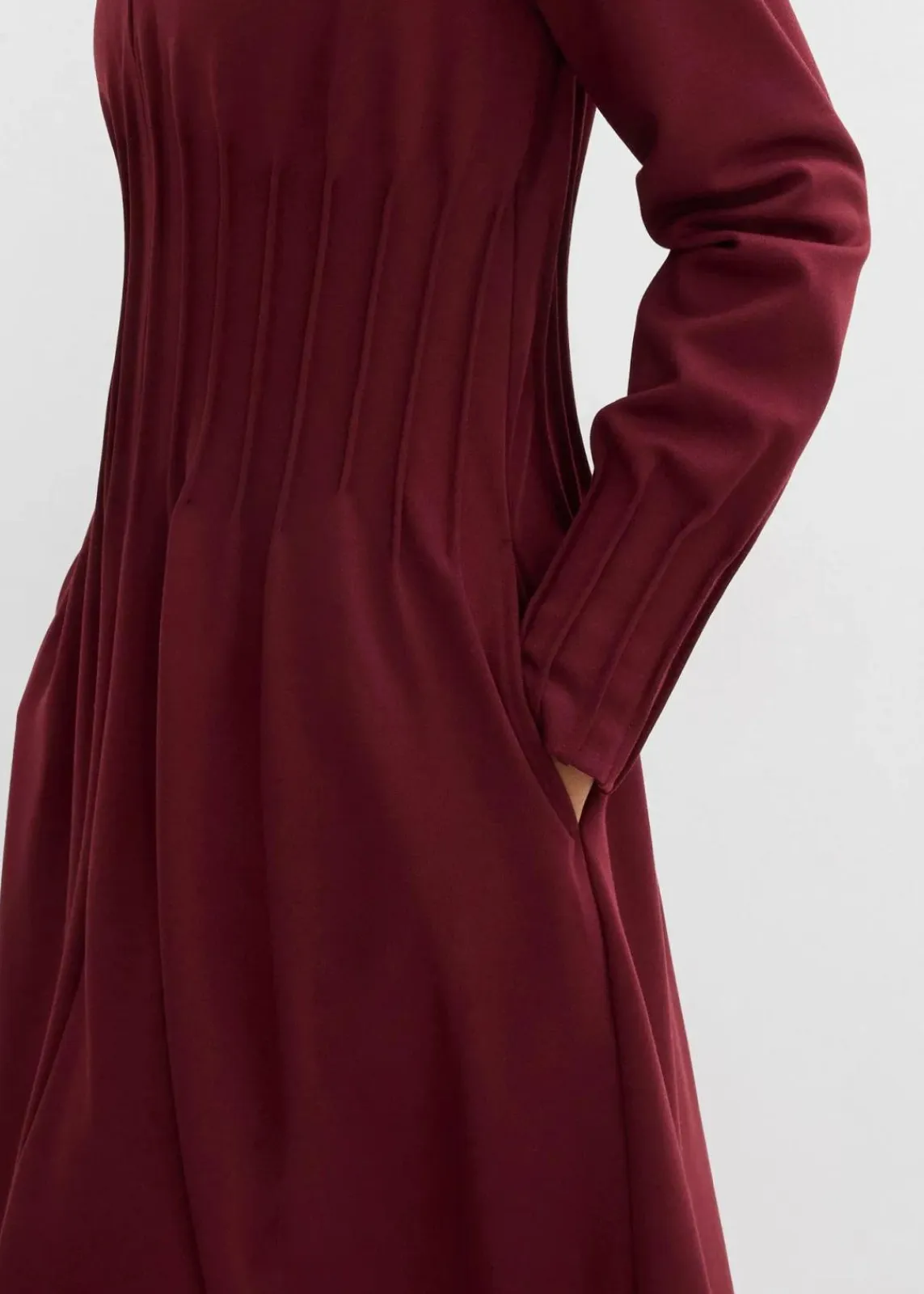 bonprix Bekleidung·Pullover & Strickjacken|Kleider^Bequemes Kleid mit Zierfalten aus Viskose-Mix ahornrot