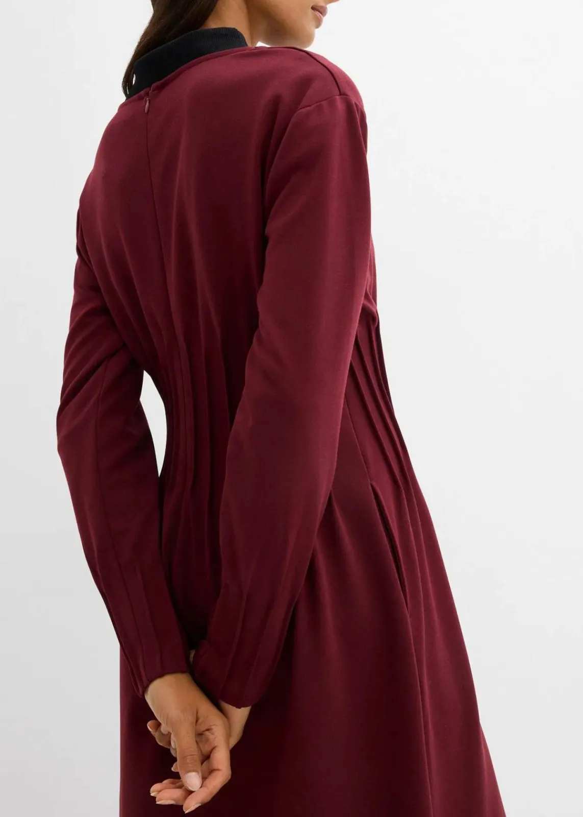 bonprix Bekleidung·Pullover & Strickjacken|Kleider^Bequemes Kleid mit Zierfalten aus Viskose-Mix ahornrot