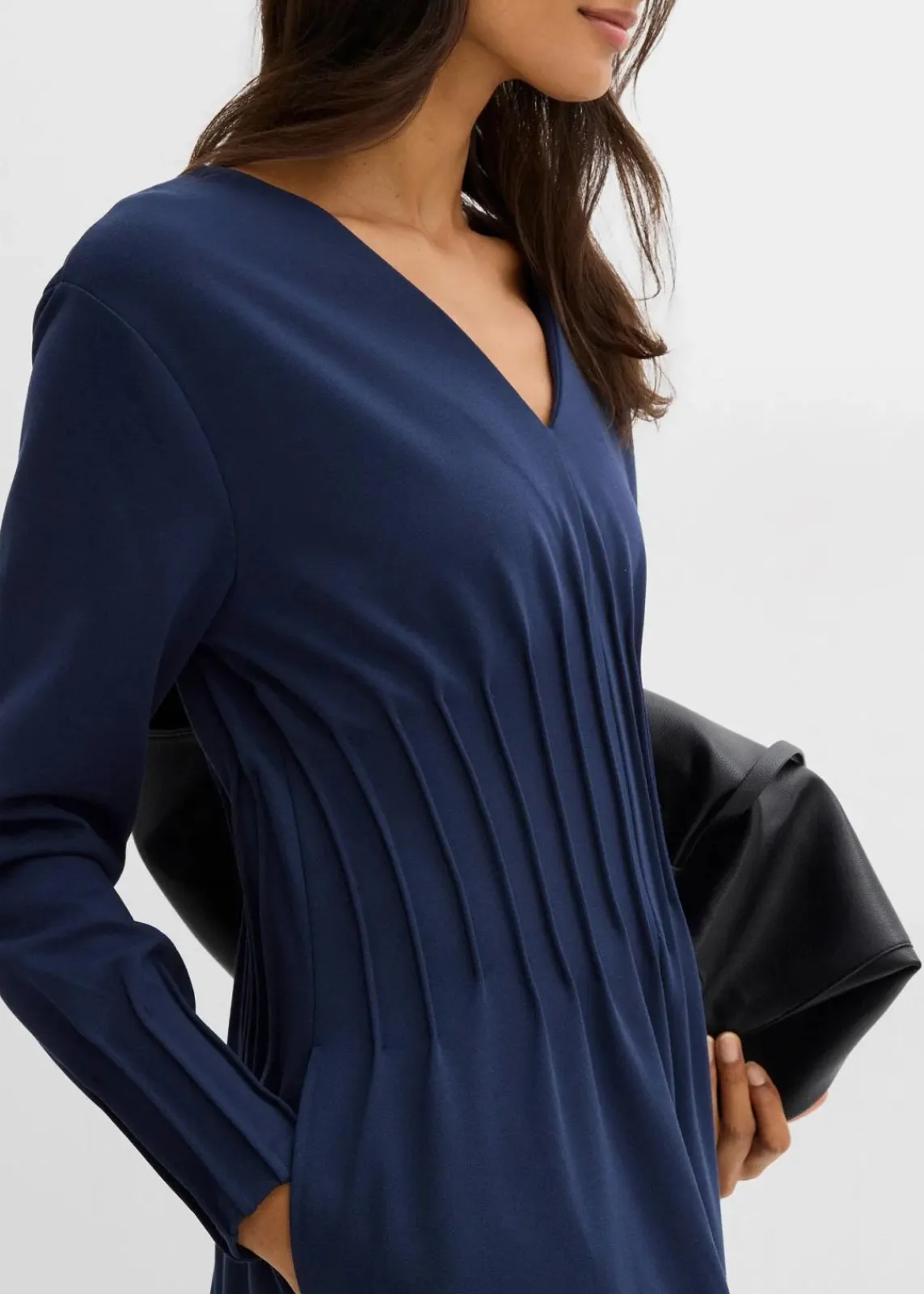 bonprix Kleider|Bekleidung·Pullover & Strickjacken^Bequemes Kleid mit Zierfalten aus Viskose-Mix dunkelblau