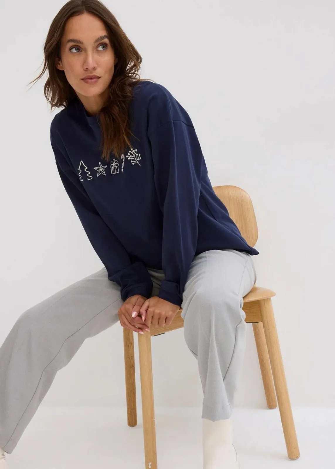 bonprix Shirts & Tops^Besticktes Weihnachts-Langarmshirt, oversized dunkelblau