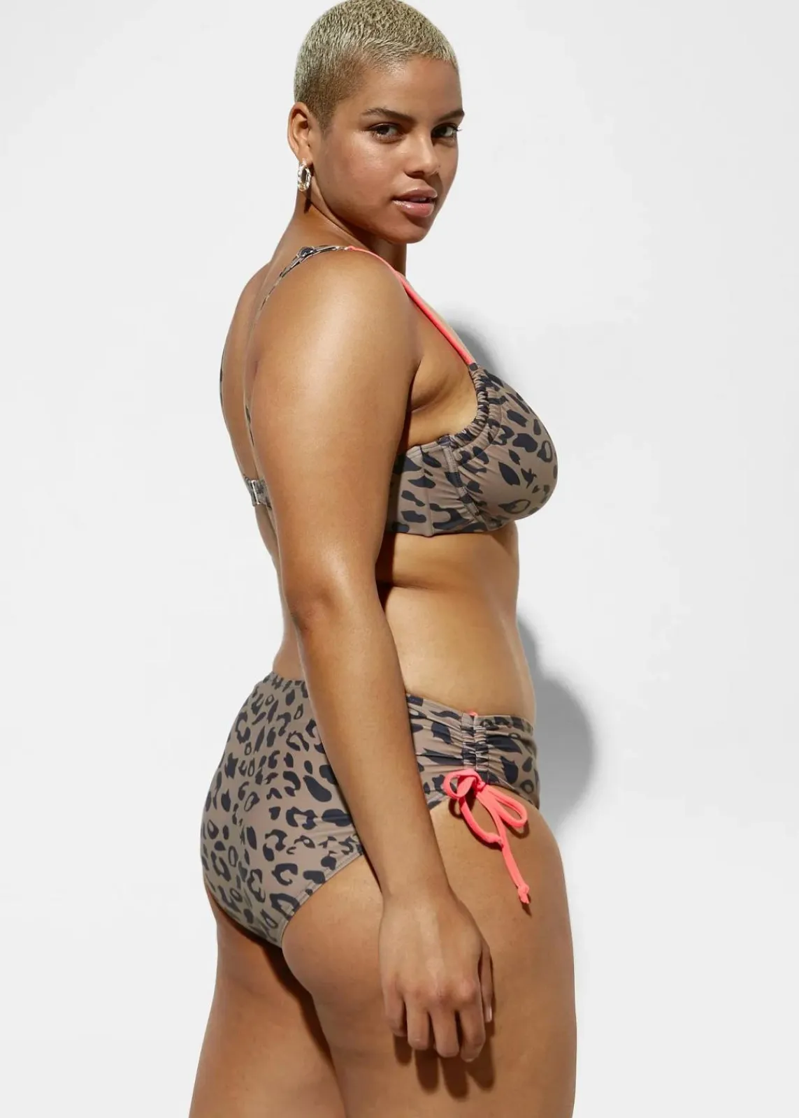 bonprix Große Cups D-F|Nachhaltigere Materialien^Bügel-Bikini mit Bindebändern (2-tlg.Set) beige/schwarz leo bedruckt