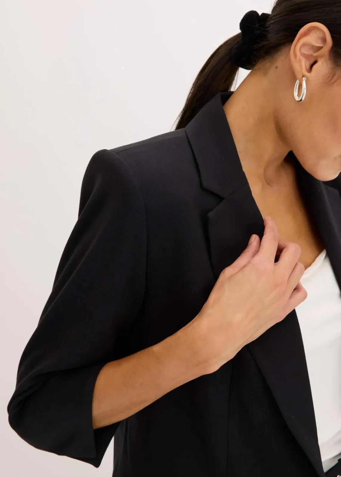 bonprix Blazer^Blazer mit modisch betonten Schultern schwarz