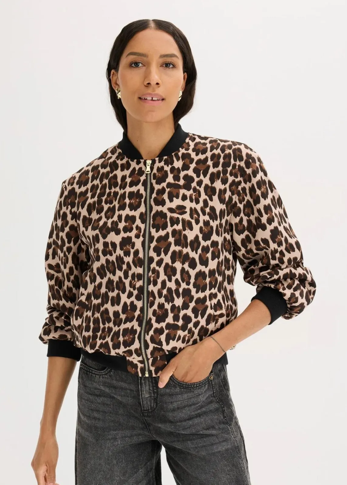 bonprix Bekleidung·Hosen|Jacken & Mäntel^Blouson aus fließendem Satin braun leo bedruckt