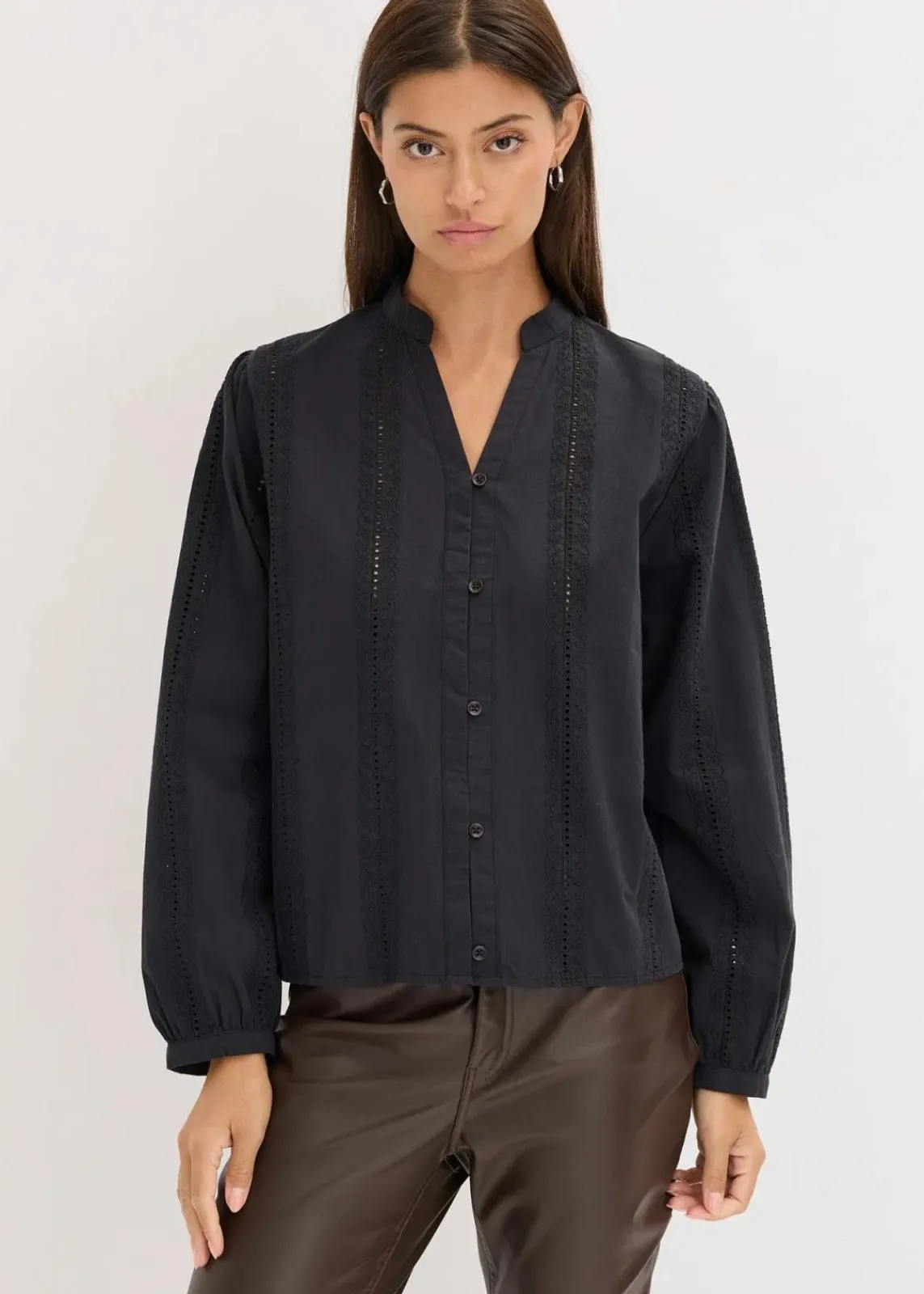 bonprix Blusen & Tuniken|Bekleidung·Jacken & Mäntel^Bluse aus Baumwolle mit Spitzen-Details schwarz