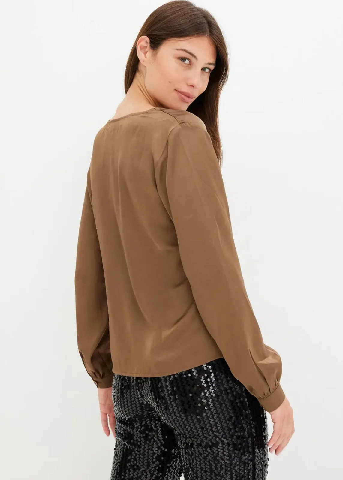 bonprix Bekleidung·Jacken & Mäntel|Nachhaltigere Materialien^Bluse aus feinem Satin nougatbraun