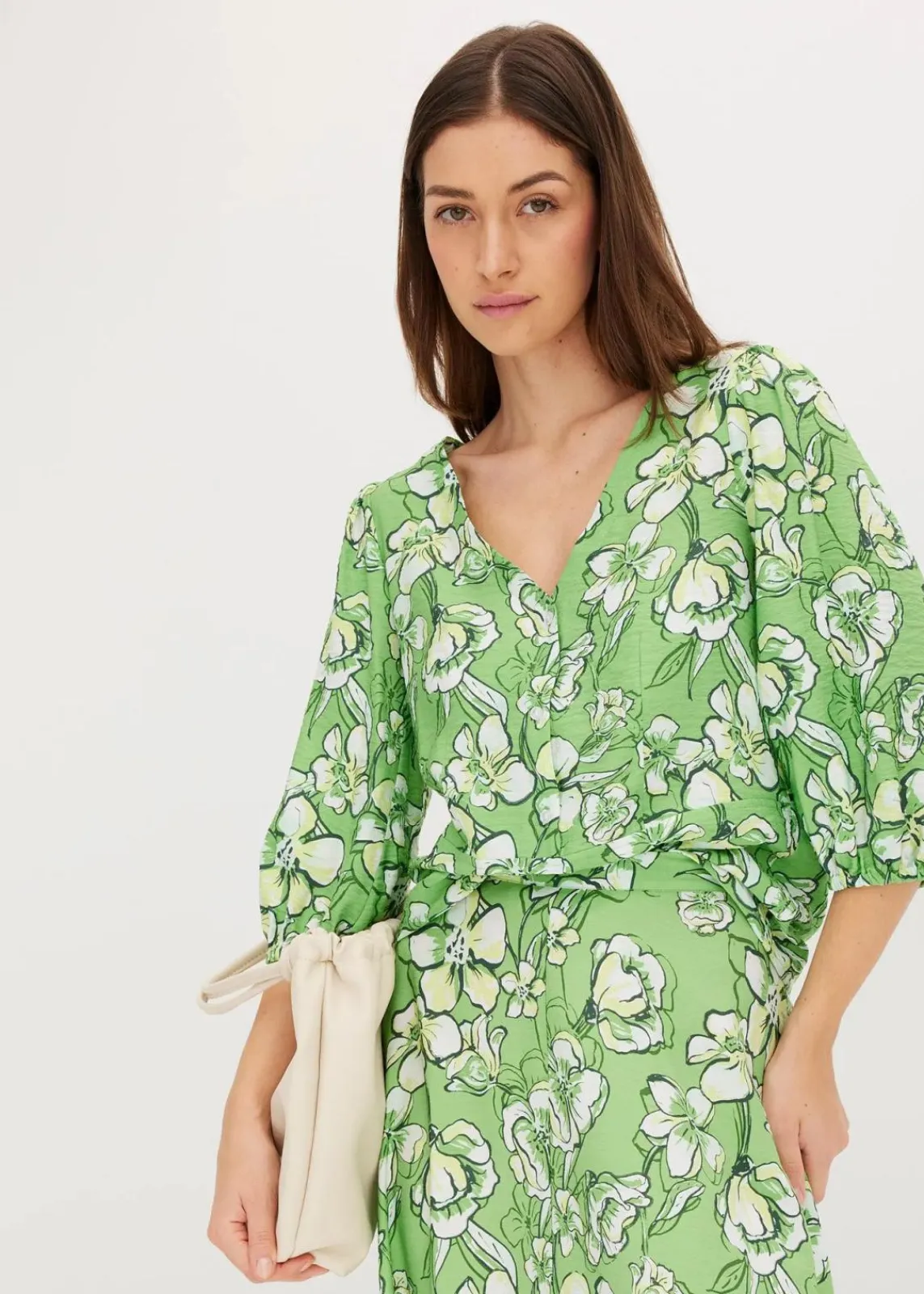 bonprix Bekleidung·Jacken & Mäntel|Blusen & Tuniken^Bluse aus feinem Viskose-Mix kleegrün bedruckt