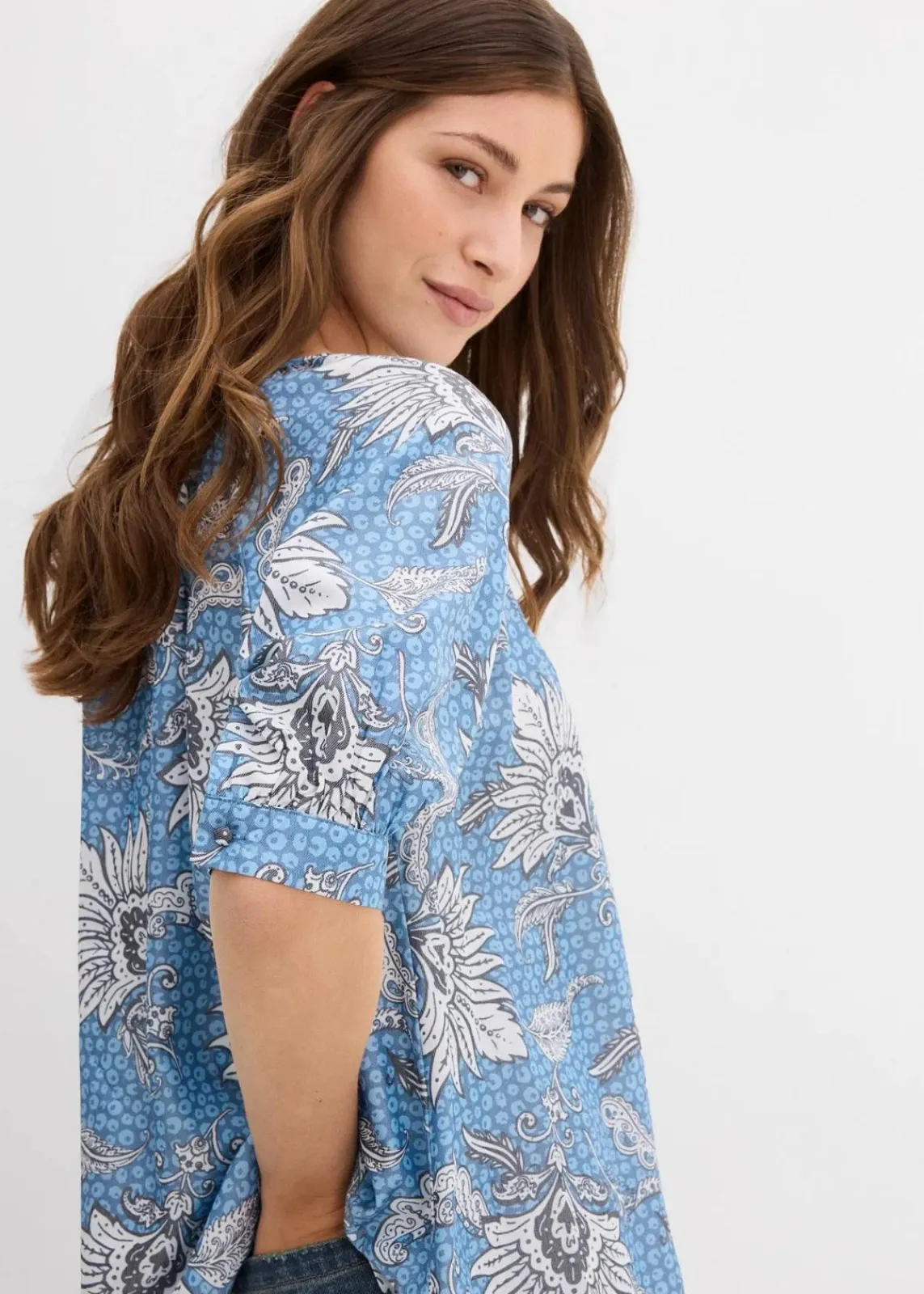 bonprix Bekleidung·Jacken & Mäntel|Blusen & Tuniken^Bluse aus feinem Viskose-Mix wellenblau bedruckt