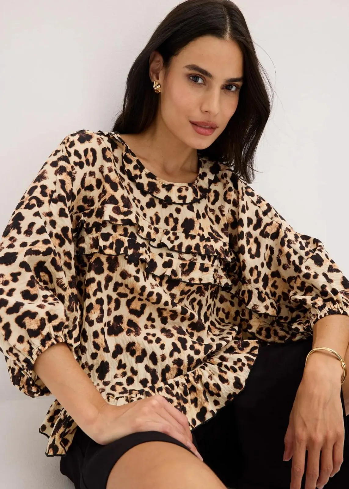 bonprix Bekleidung·Jacken & Mäntel|Blusen & Tuniken^Bluse aus feinem Viskose-Mix beige/schwarz leo bedruckt