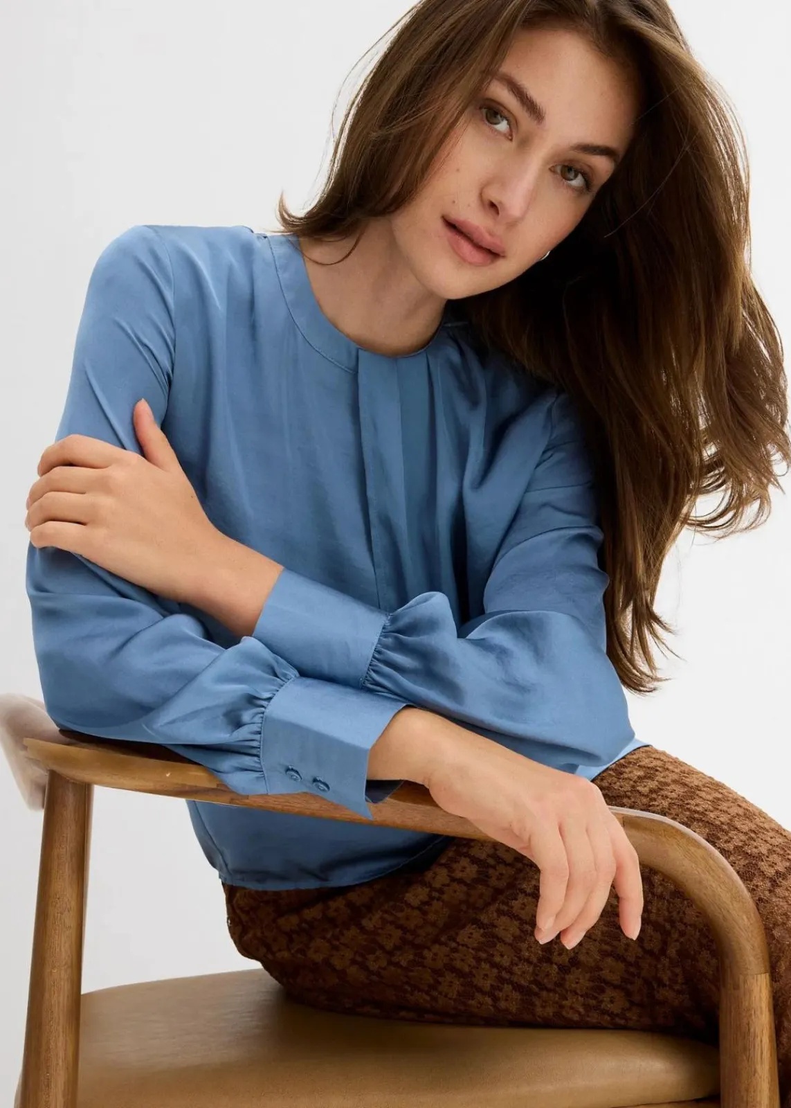 bonprix Bekleidung·Jacken & Mäntel|Blusen & Tuniken^Bluse aus fließendem Satin wellenblau