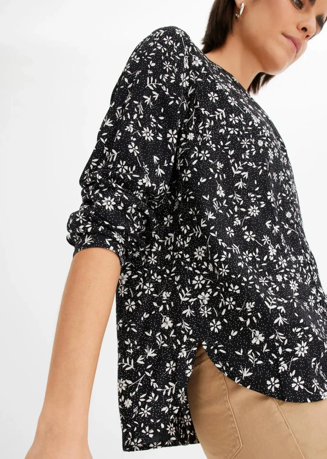 bonprix Bekleidung·Jacken & Mäntel|Blusen & Tuniken^Bluse aus fließender Viskose schwarz/wollweiß bedruckt