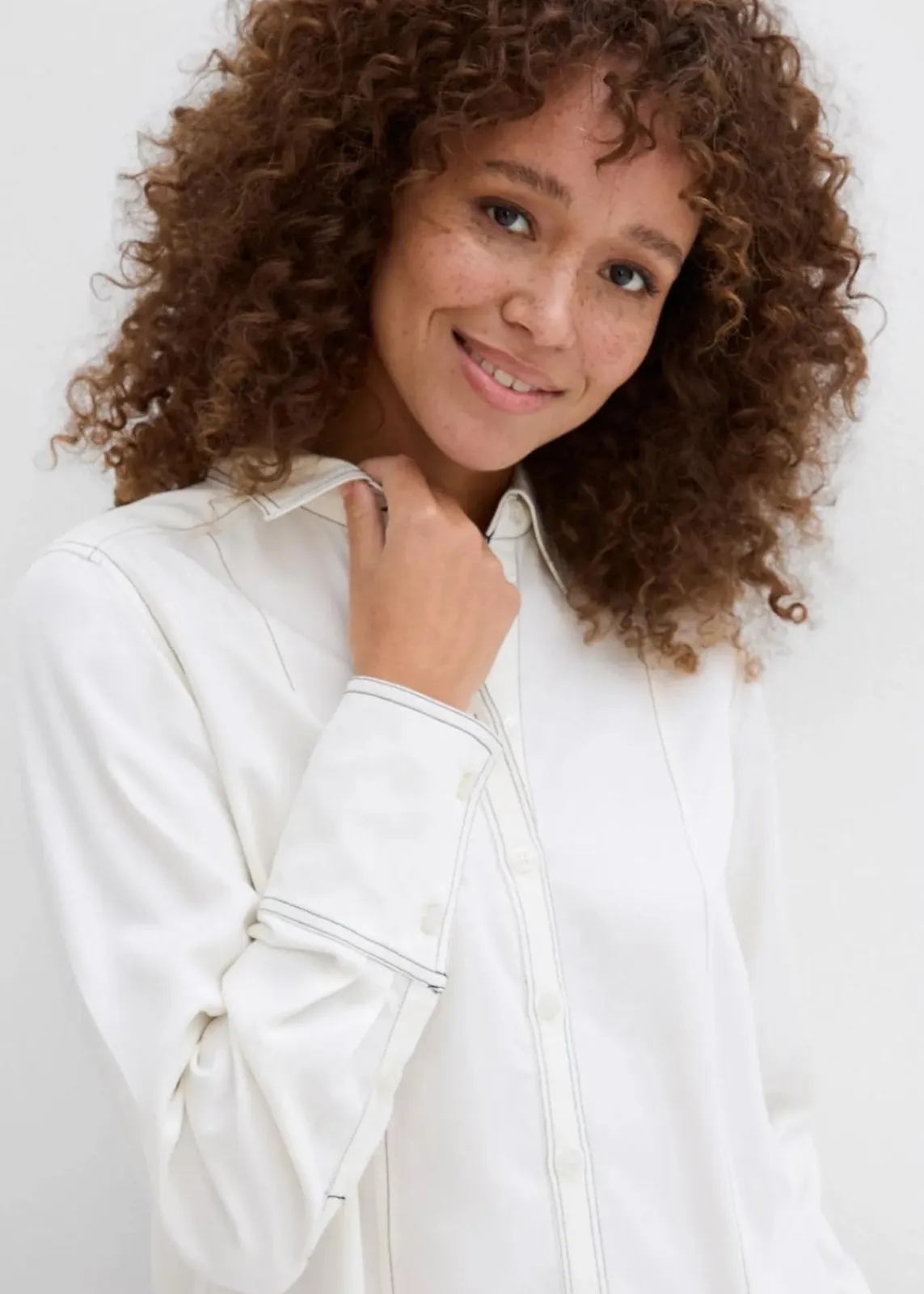 bonprix Nachhaltigere Materialien|Bekleidung·Jacken & Mäntel^Bluse aus fließender Viskose wollweiß/schwarz